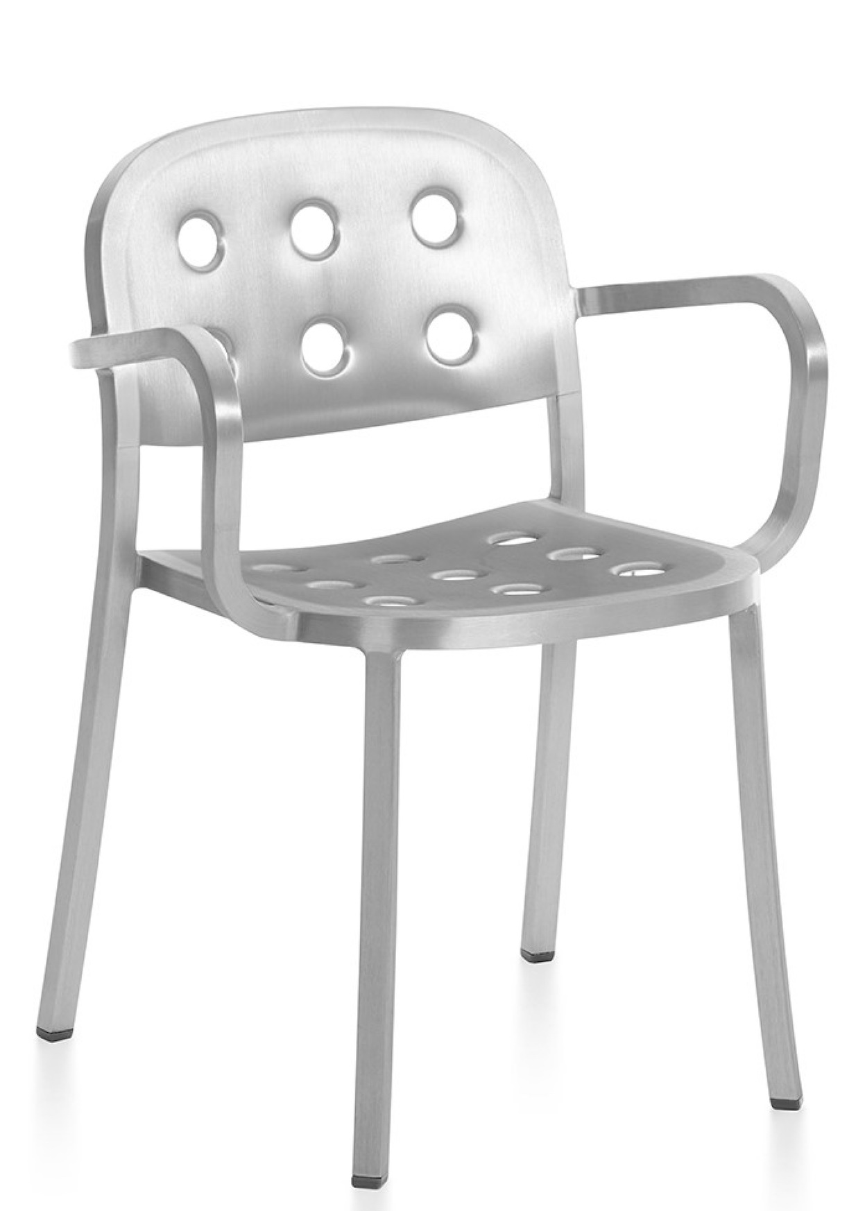 Emeco 1 Inch Armchair: Moderner Armlehnenstuhl aus Aluminium mit Löchern in Sitzfläche und Rückenlehne.