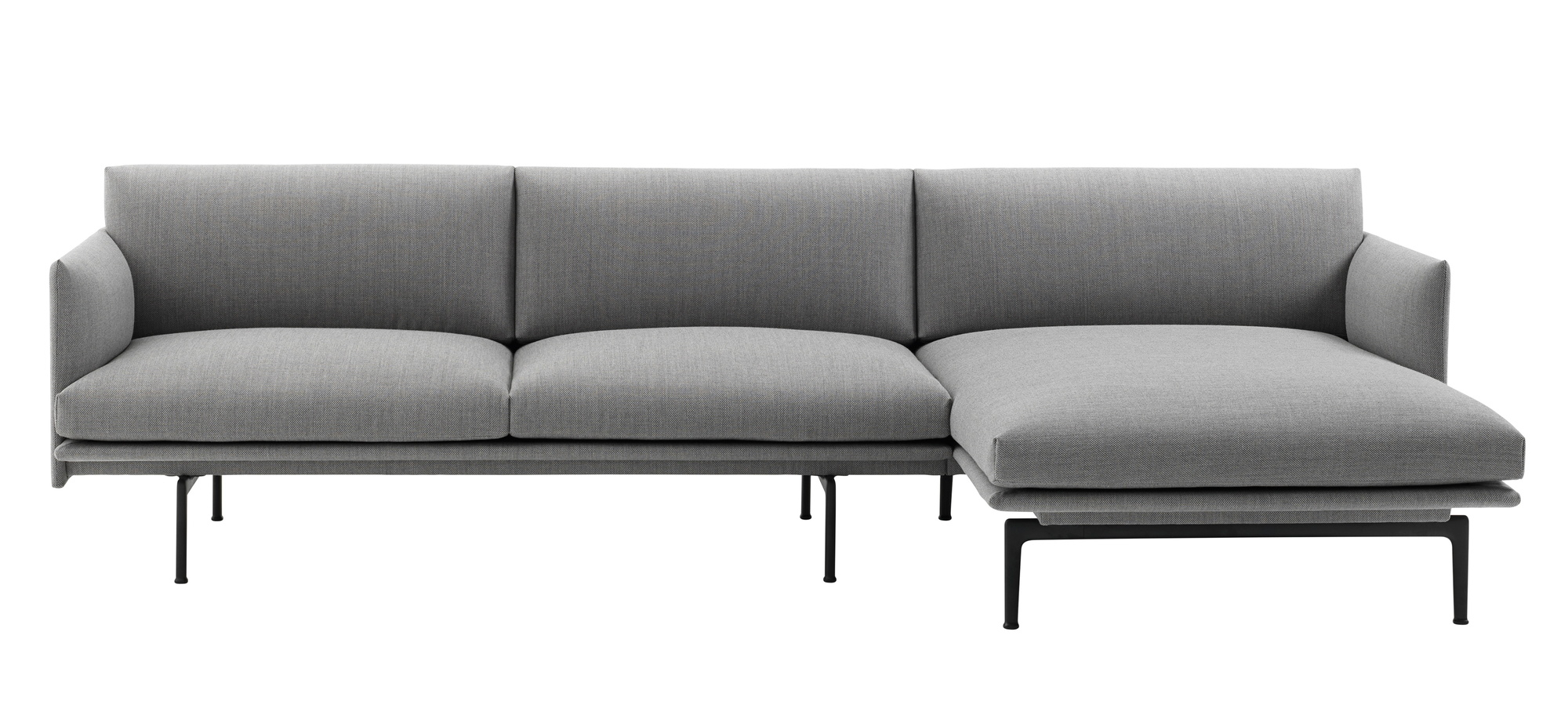 Graues Muuto Outline Sofa mit Chaiselongue und schwarzem Metallgestell, modernes Wohnzimmer Design.