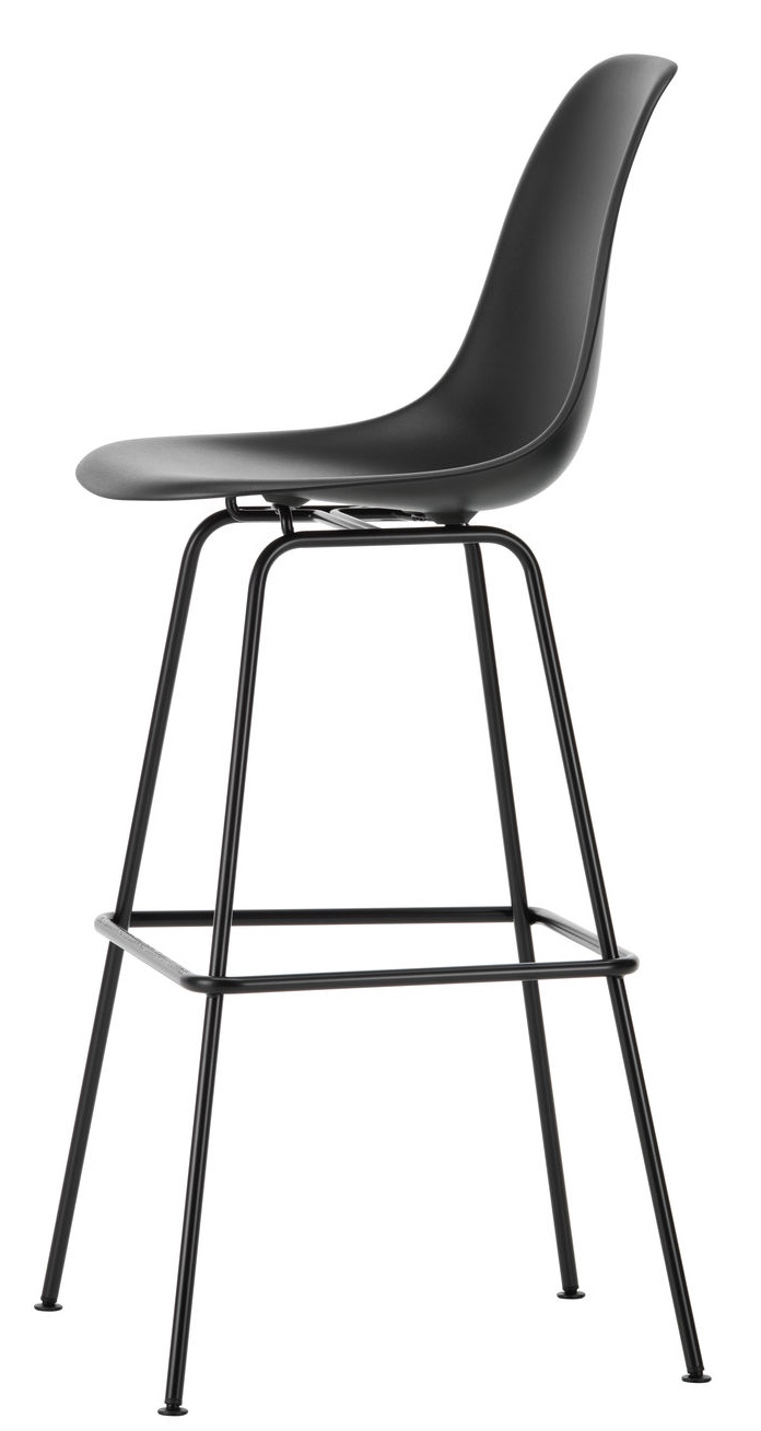 Schwarzer Eames Plastic Bar Stool Barhocker von Vitra mit Sitzschale und schwarzem Metallgestell.