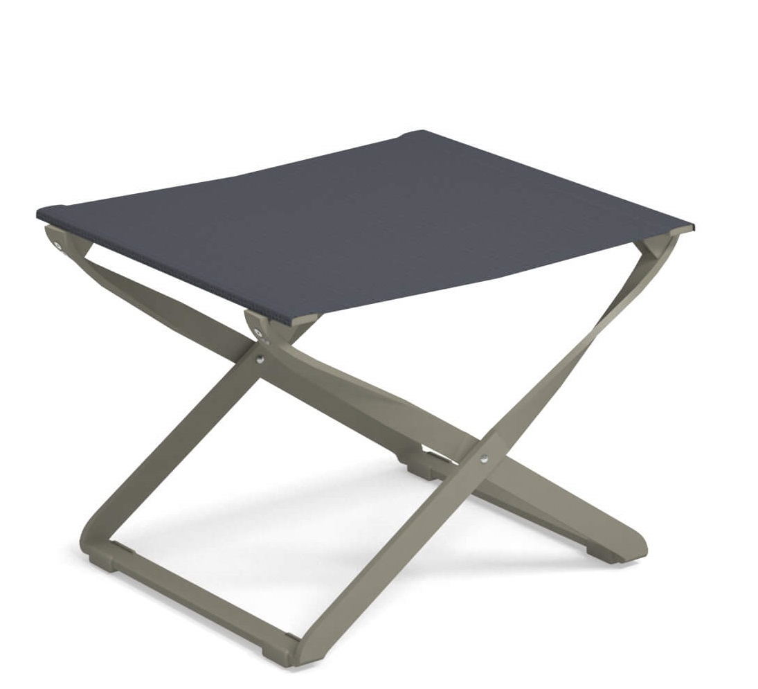 Ciak Outdoor Hocker klappbar von Emu, graues Gestell, dunkelgraue Sitzfläche, ideal für Garten und Balkon.