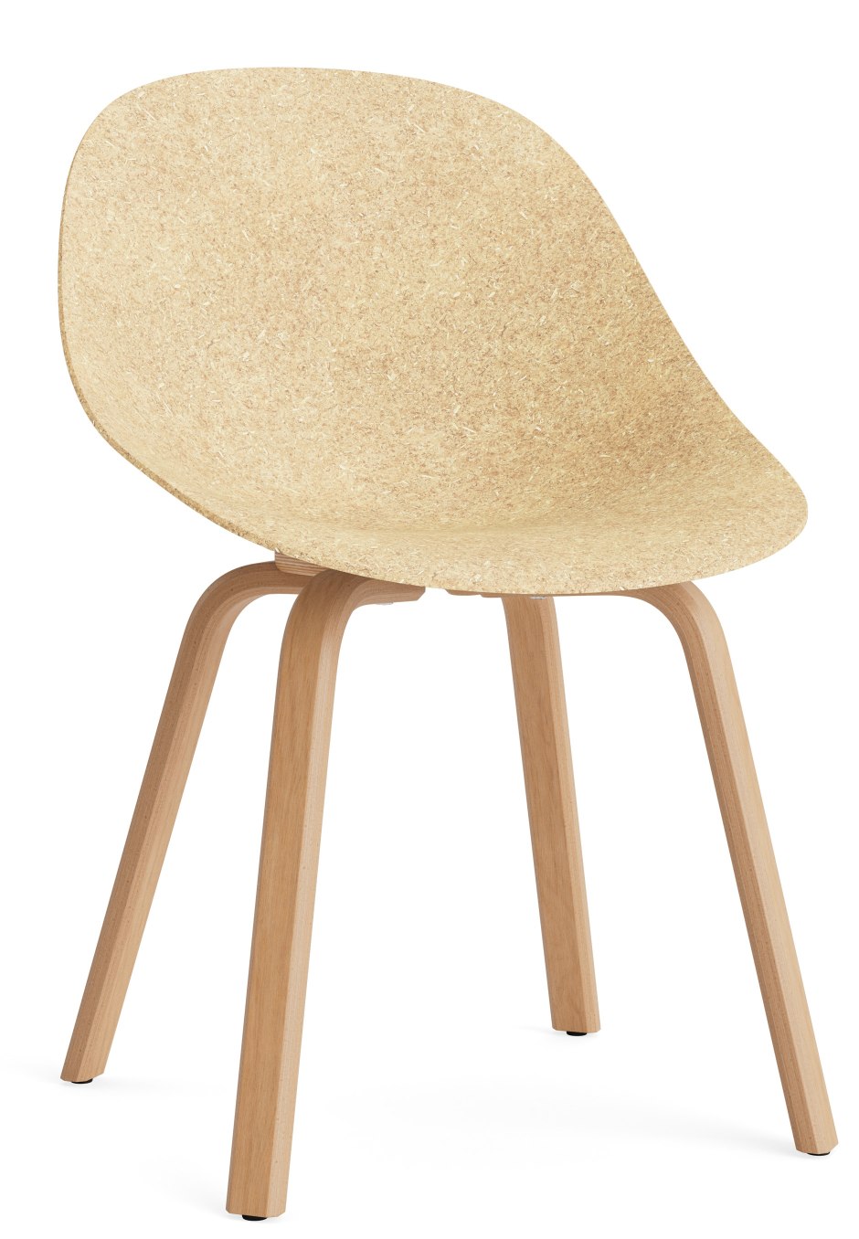 Normann Copenhagen Mat Chair Wood Stuhl mit Sitzschale aus Holz und hellen Holzbeinen.