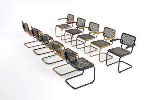 Thonet S 64 V Freischwinger Stühle in verschiedenen Farben, Stahlrohr Klassiker Design mit Armlehnen und Netzstruktur.