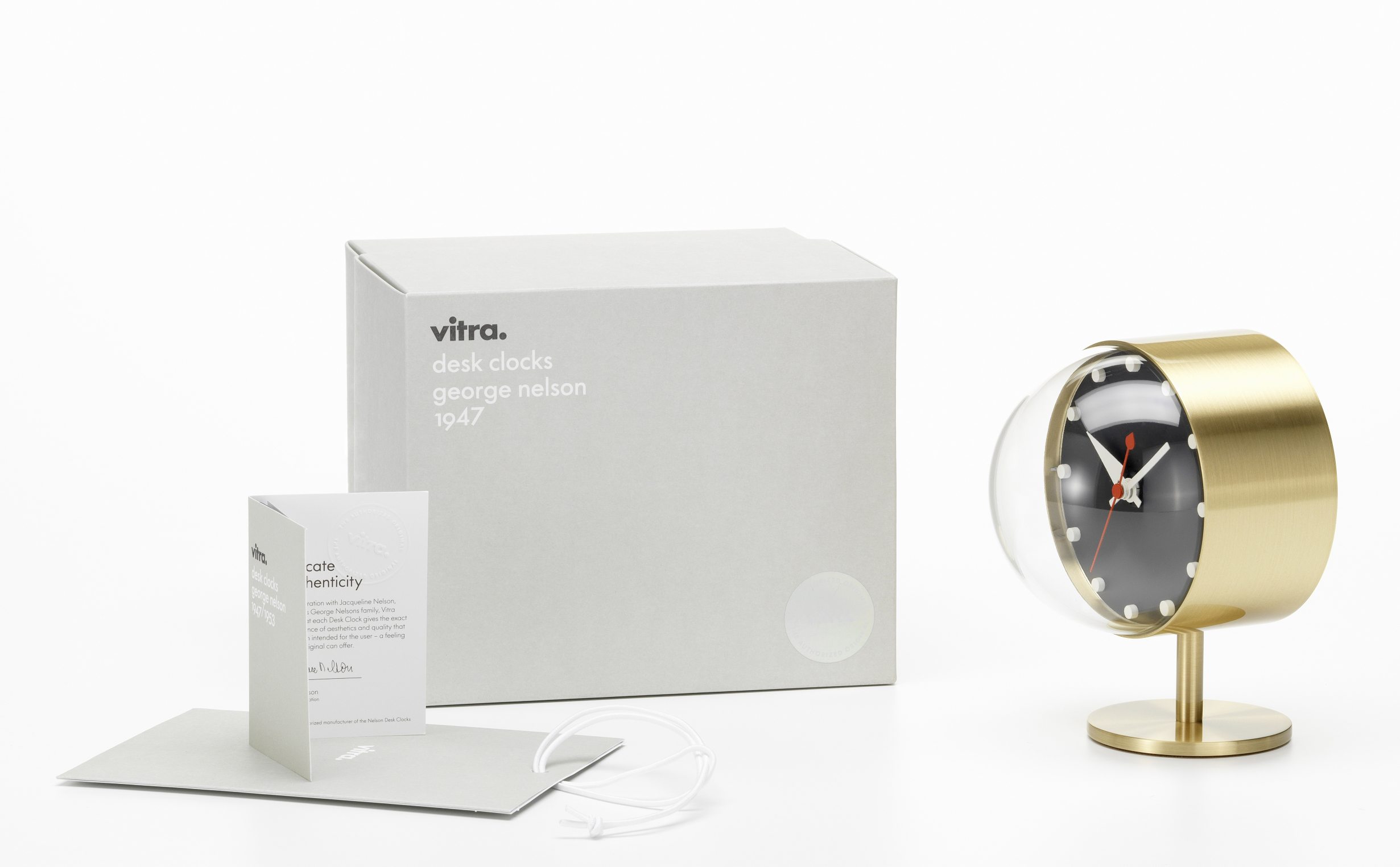 Night Clock Tischuhr von Vitra, goldfarben, mit Verpackung und Echtheitszertifikat, modernes Design für Nachttisch oder Schreibtisch.