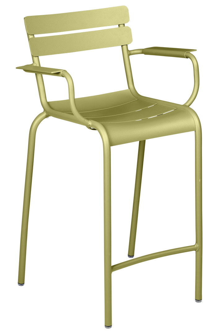 Luxembourg Barhocker von Fermob für den Außenbereich, aus Metall in Olivegrün mit Armlehnen.