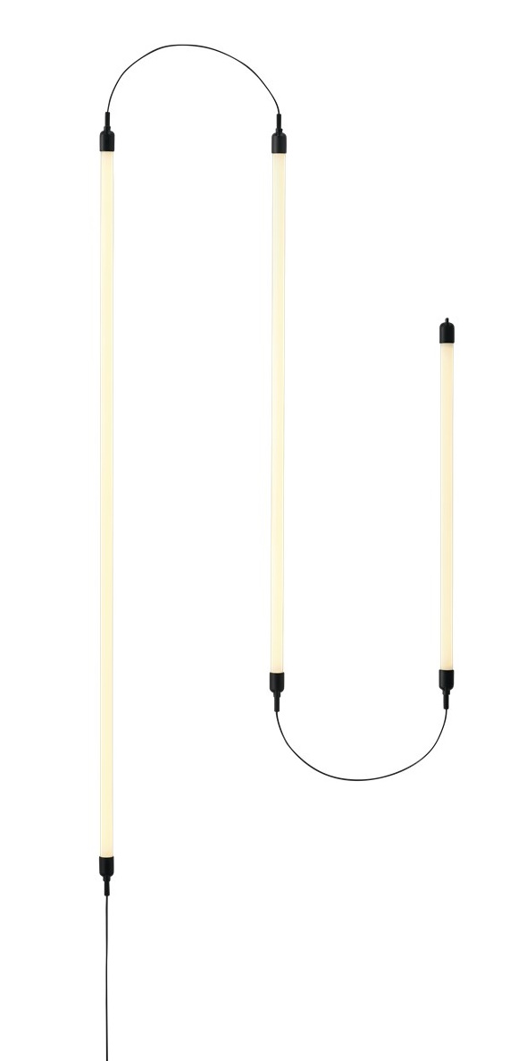 Fine Wall Wandleuchte von Muuto, minimalistische LED-Wandlampe mit schwarzem Kabel und warmweißem Licht.