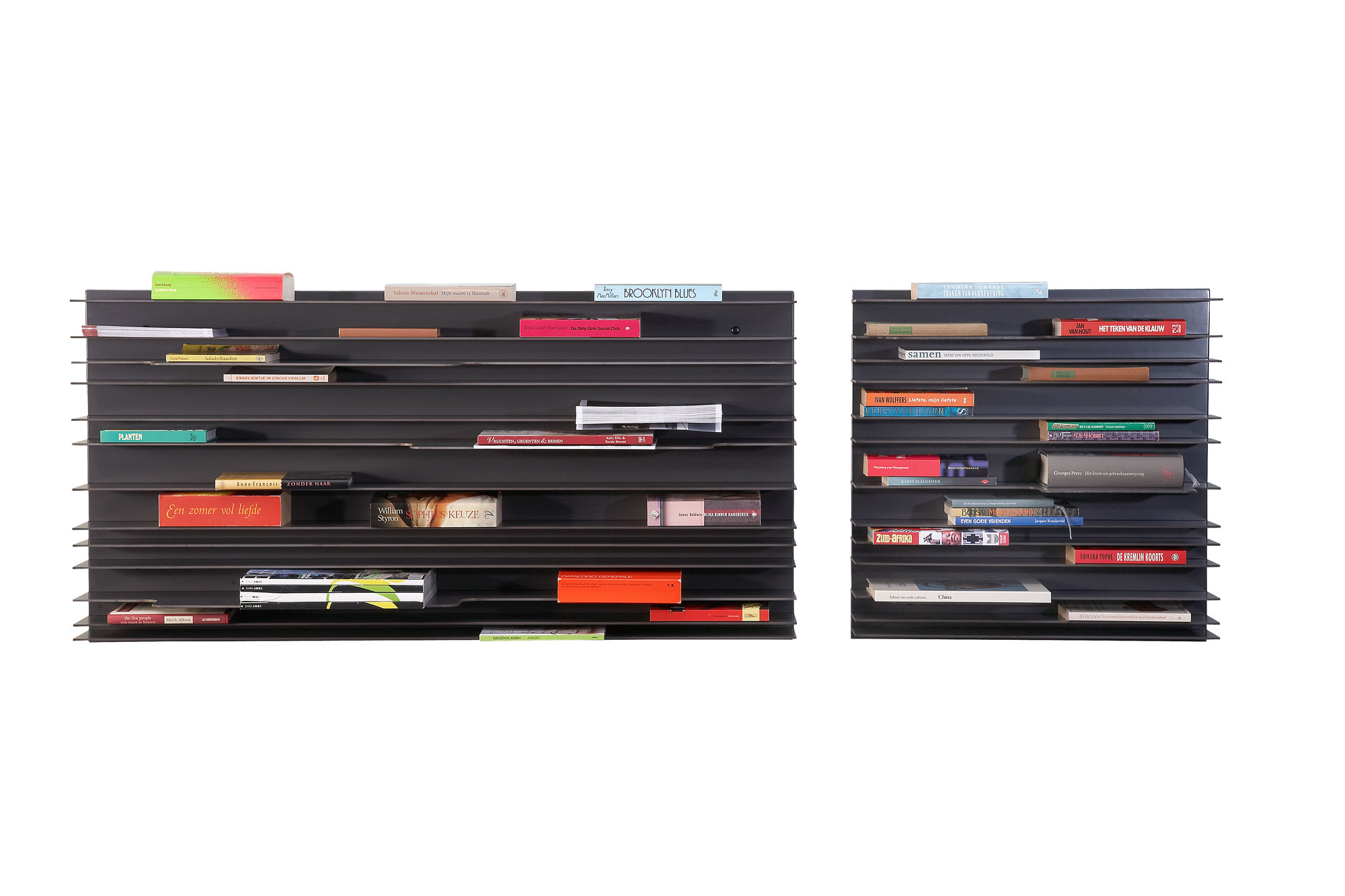 Modernes Paperback Bücherregal Spectrum in Anthrazit, gefüllt mit Büchern, für stilvolle Wandgestaltung und Bücheraufbewahrung.