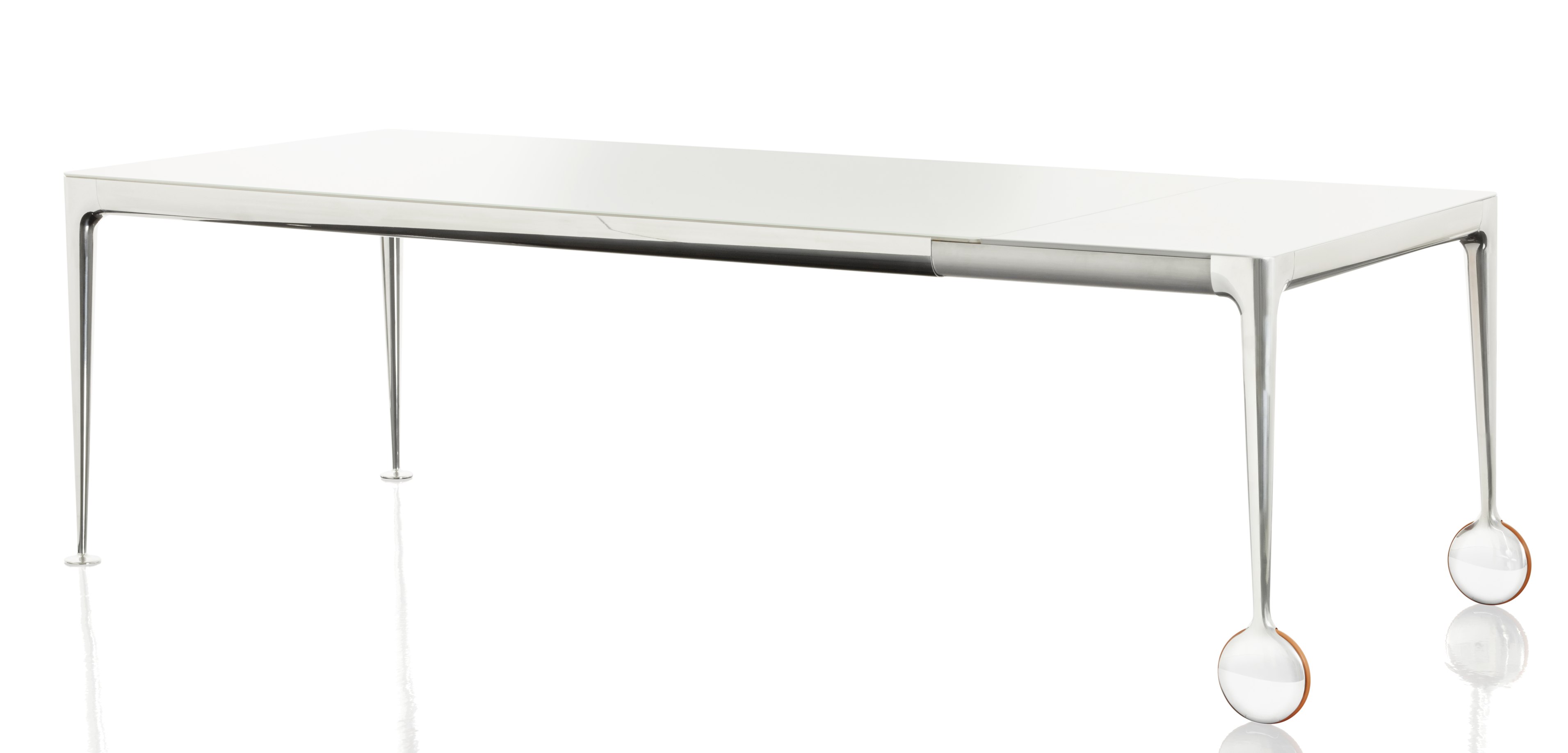 Weißer Big Will Tisch von Magis mit Rollen und Chromgestell, modernes Design.