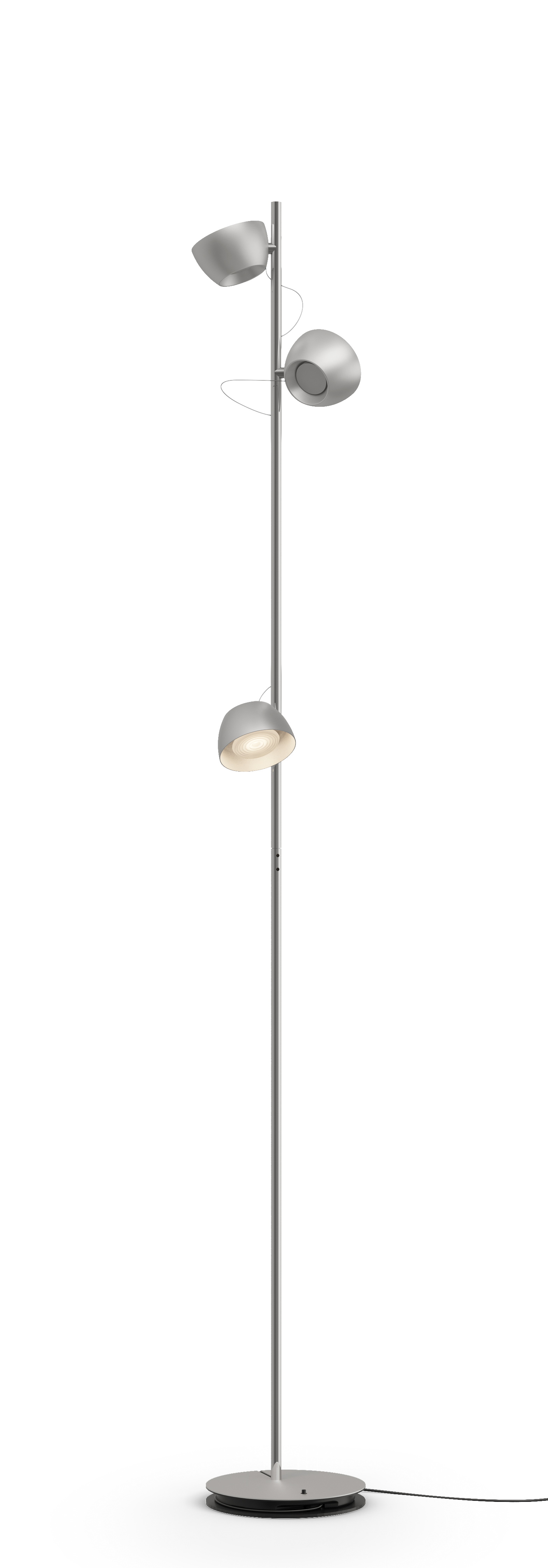 Irio S Stehleuchte von Baltensweiler: Moderne LED-Stehlampe mit drei verstellbaren Leuchtenköpfen.