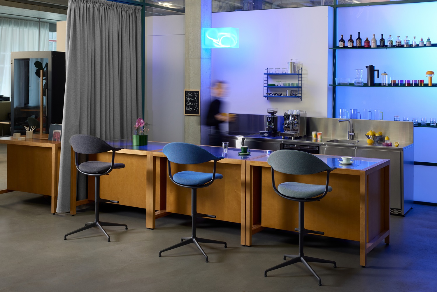 Mynt High draaistoel zitting/rugleuning van kunststof Vitra