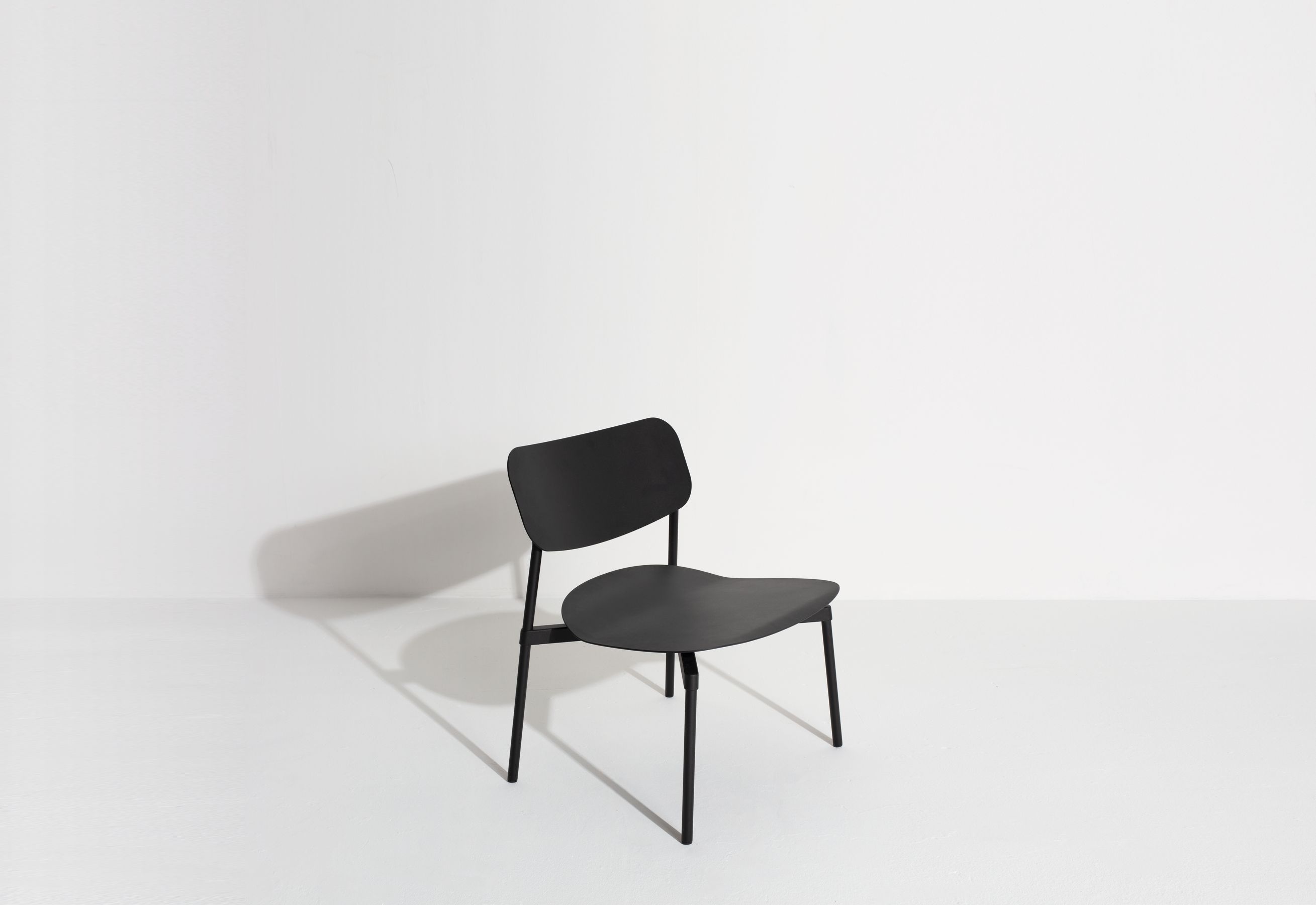 Fromme Lounge Chair fauteuil van Petite Friture 