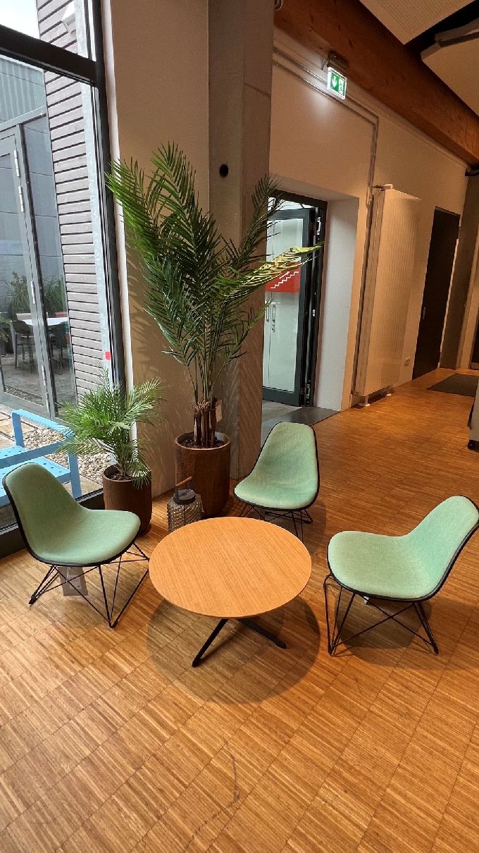 Eames Plastic Side Chair LSR Volledig gestoffeerde stoel Vitra TENTOONSTELLINGSSTUK