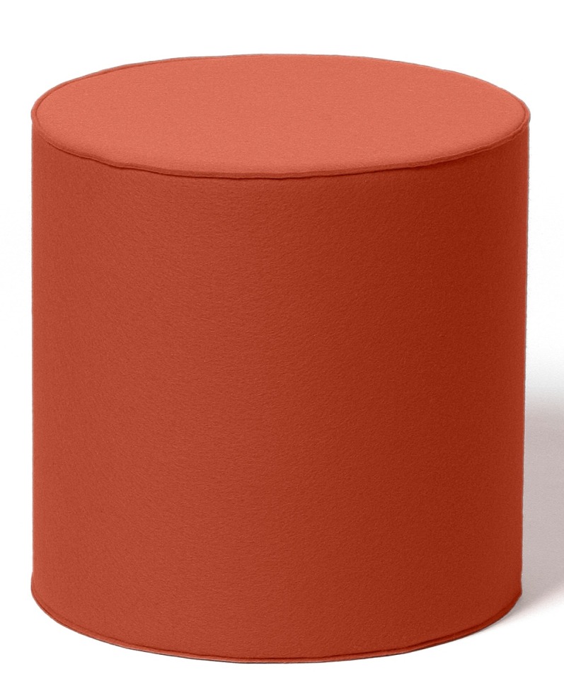 Runder, terracottafarbener Sitzhocker aus Stoff, ideal als Beistelltisch oder Fußhocker für modernes Wohnen.