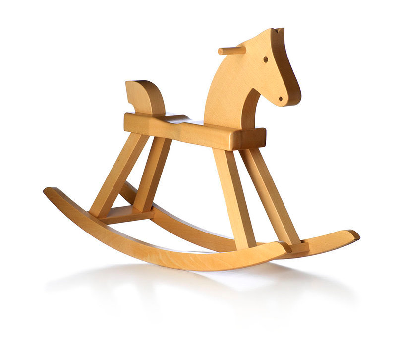 Kay Bojesen Schaukelpferd aus Holz, klassisches Spielzeug für Kinder, zeitloses Design.