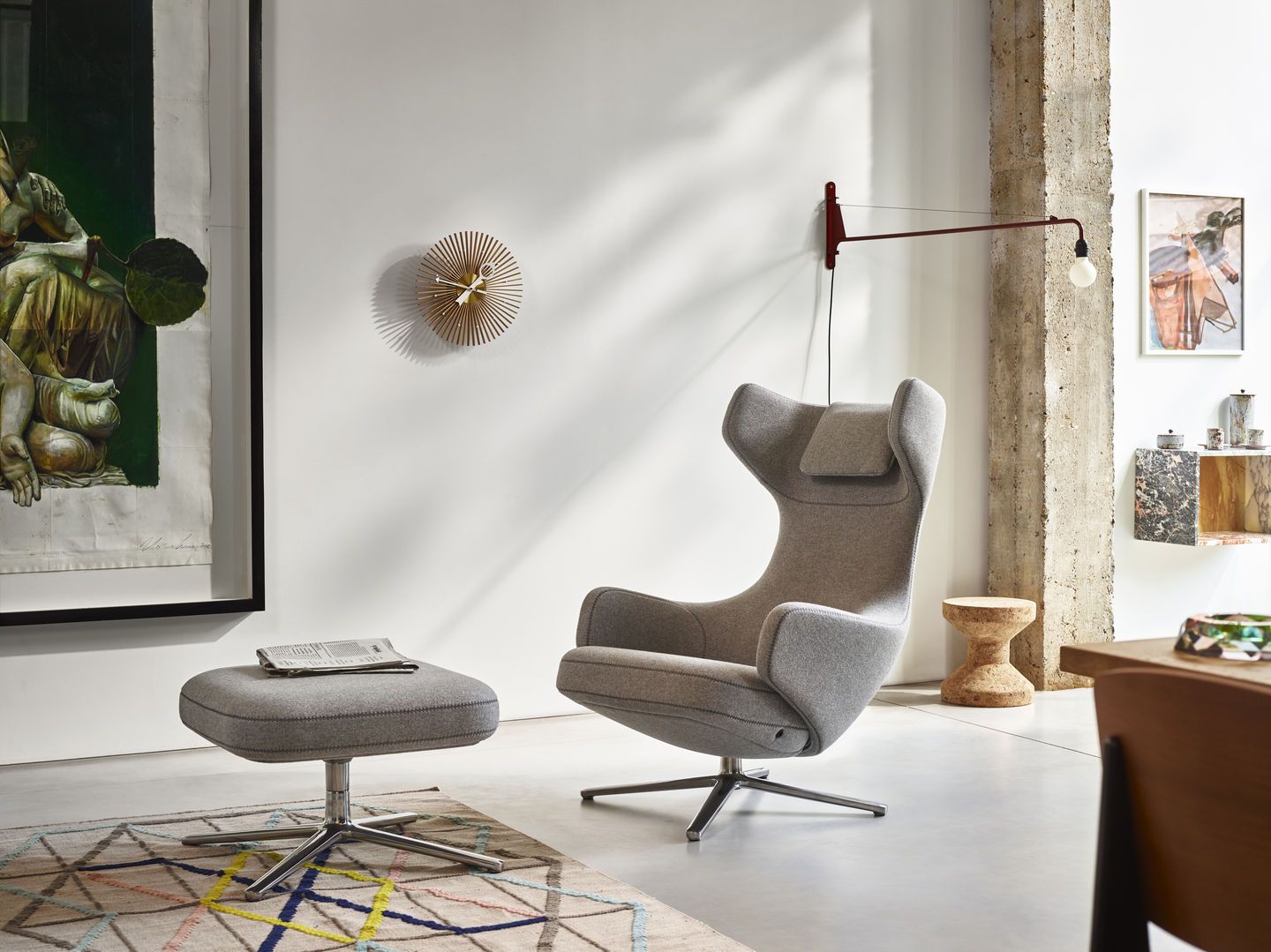 Fauteuil et repose-pieds Grand Repos combinaison préférée Vitra Cosy Kieselstein 40 cm