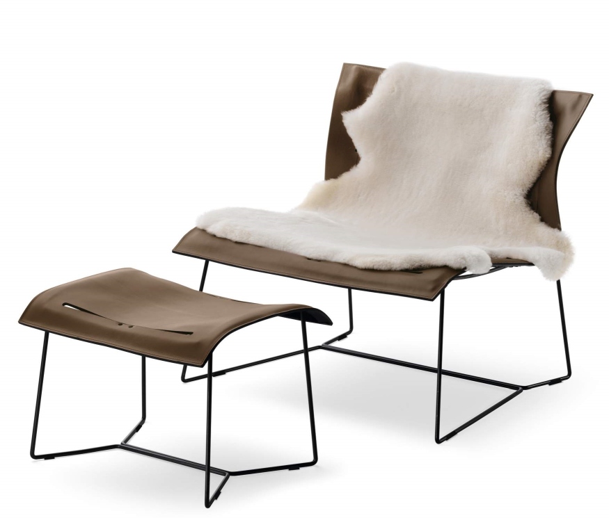 Cuoio Lounge Sessel von Walter Knoll mit Hocker und weißem Schaffell, modernes Design.