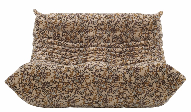 Togo 2-Sitzer Sofa von ligne roset mit Blumenmuster, modernes Design Sofa für Wohnzimmer.