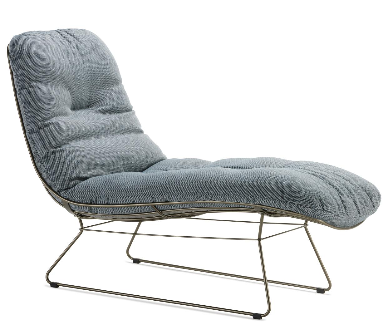 Leyasol Sonnenliege von Freifrau Manufaktur: Moderne Indoor/Outdoor Liege mit grauem Stoffbezug und filigranem Metallgestell.