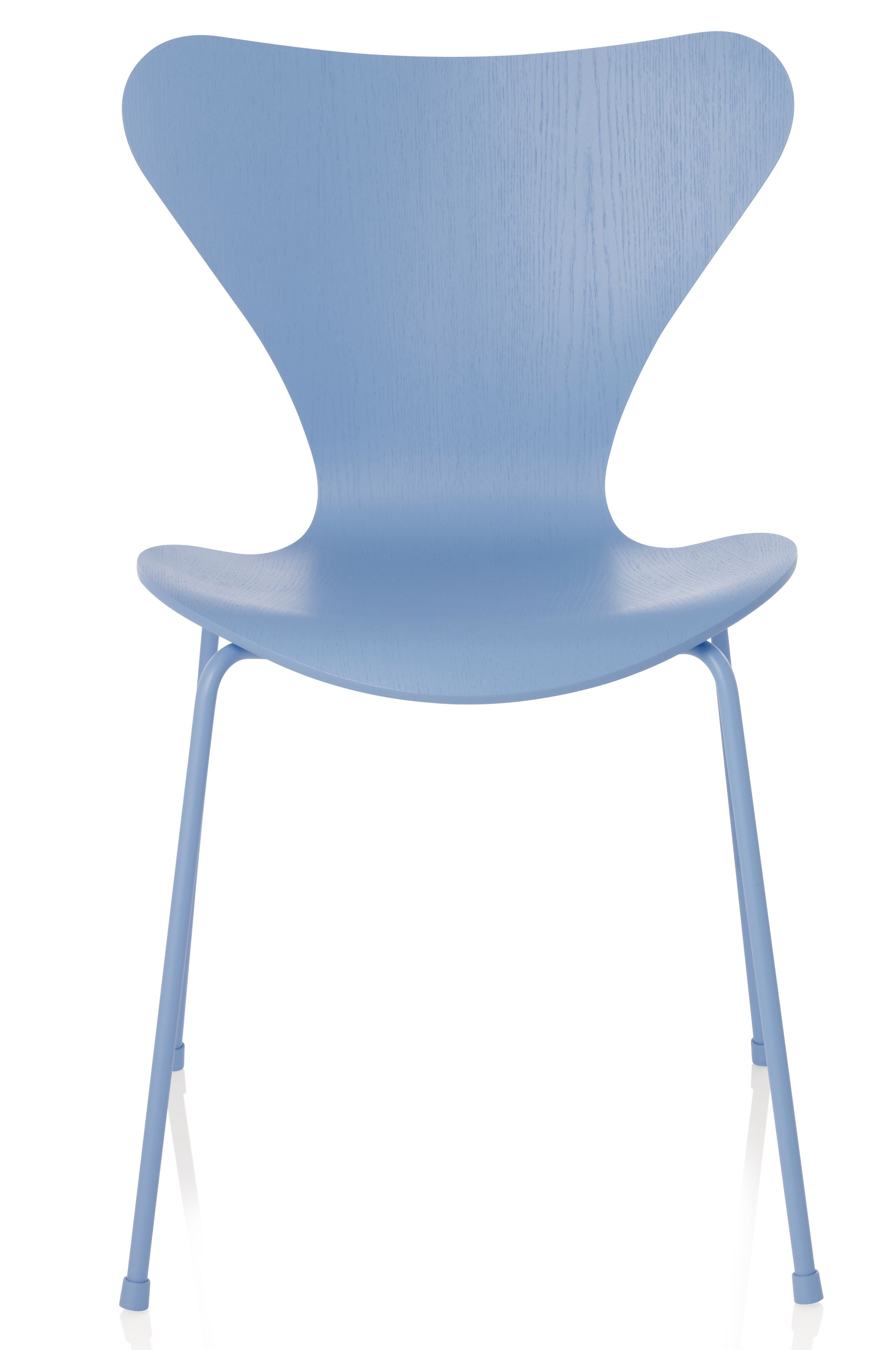Fritz Hansen Serie 7 Stuhl 3107 in Hellblau, moderner Designklassiker mit drei Beinen.