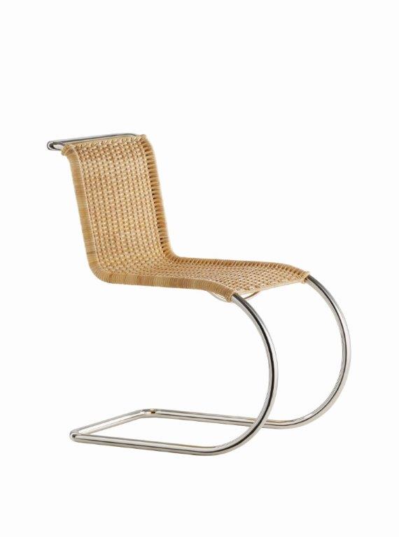 B42 Weißenhof Stuhl Tecta: Rattan-Sitzfläche und Rückenlehne mit verchromtem Stahlrohr-Gestell. Designklassiker für modernes Wohnen.