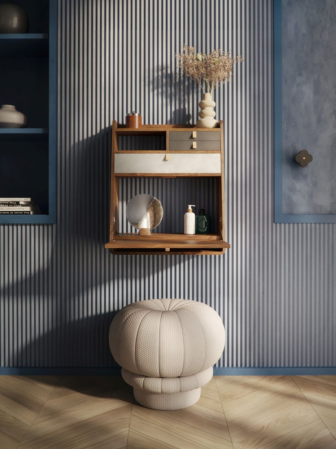 Gaston Wandsekretär 60 Hartô an gestreifter Wand mit Hocker, Dekoration und Holzregalen für stilvolles Homeoffice.