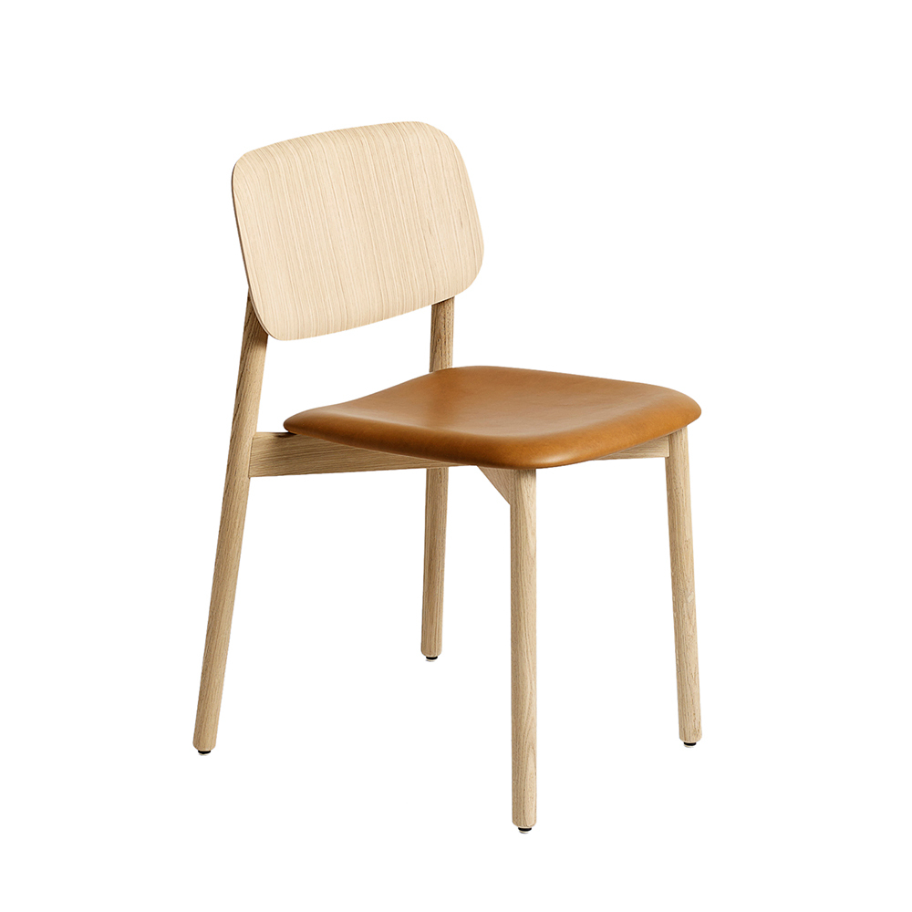 Hay Soft Edge Stuhl mit Holzrahmen und braunem Lederpolster, moderner Esszimmerstuhl.