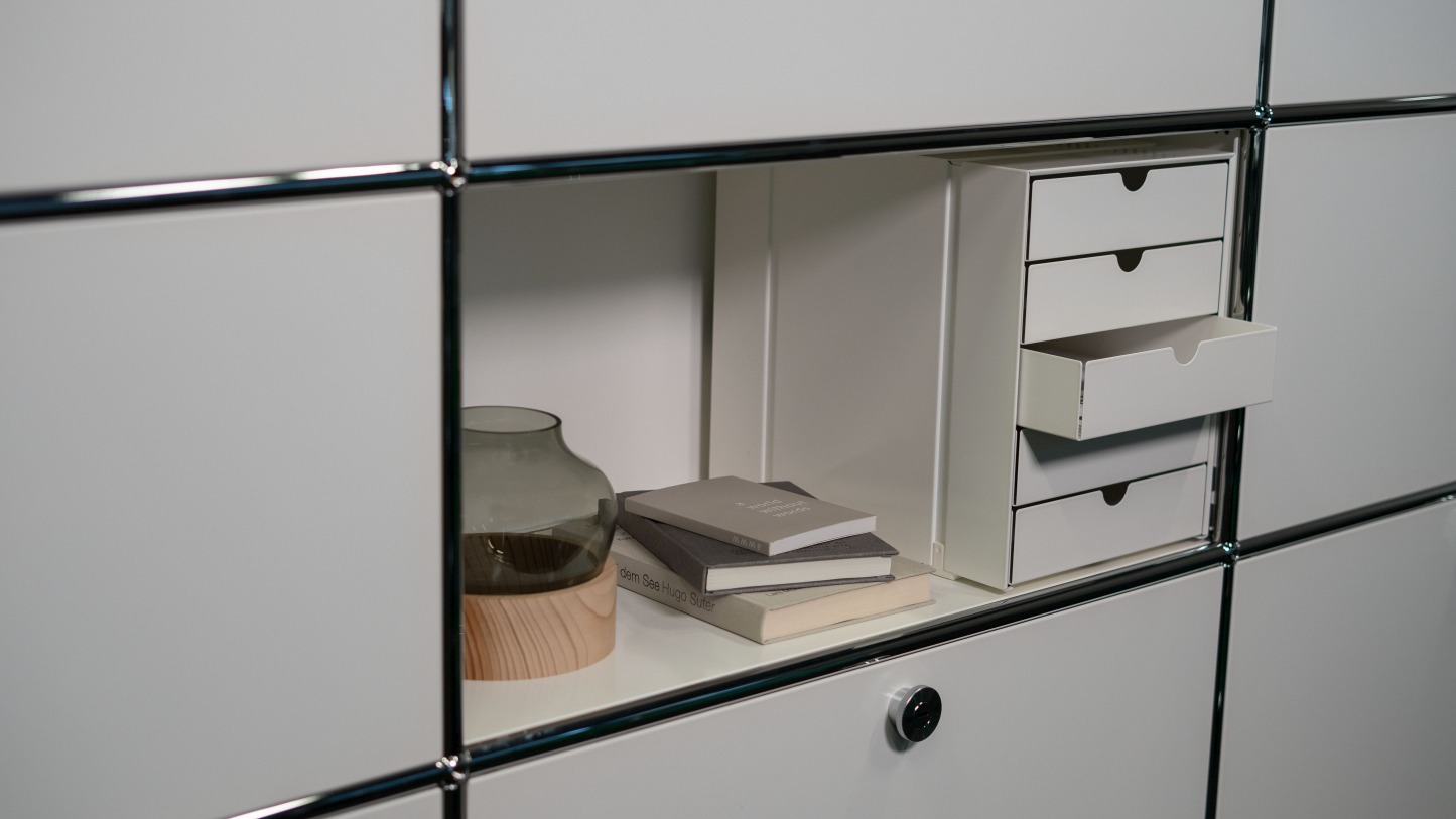 USM Haller Inos K1-kastenset C4 met 5 gesloten bakken Home Office Goudgeel