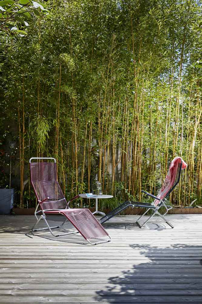 Altorfer Liegestuhl im Garten: Outdoor Liege in Grün, ideal für entspannte Stunden.
