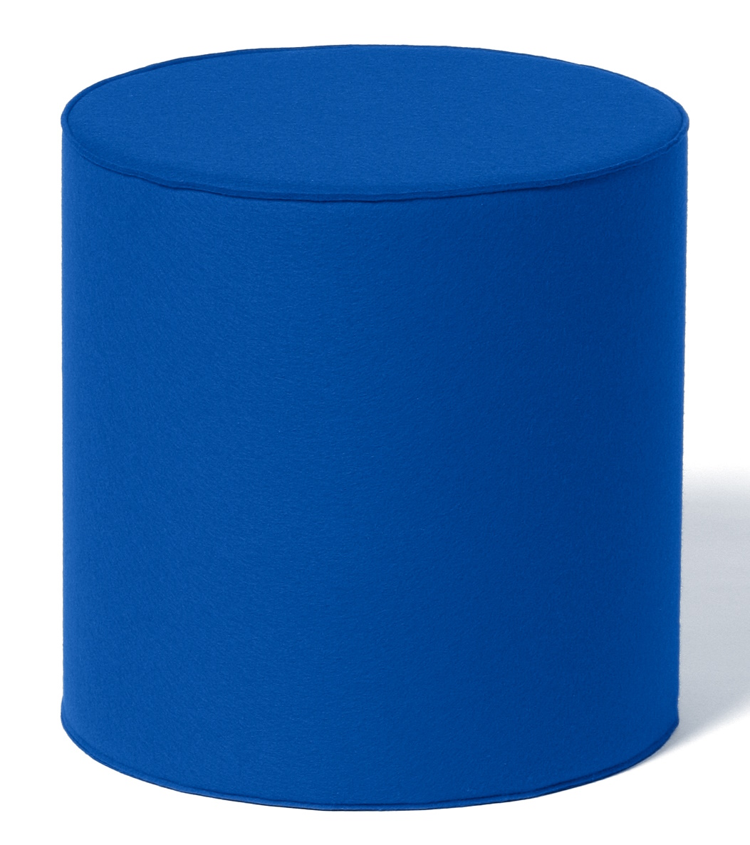 Blauer, zylindrischer Sitzhocker aus Stoff, ideal als Fußhocker oder Beistelltisch für modernes Wohnen.