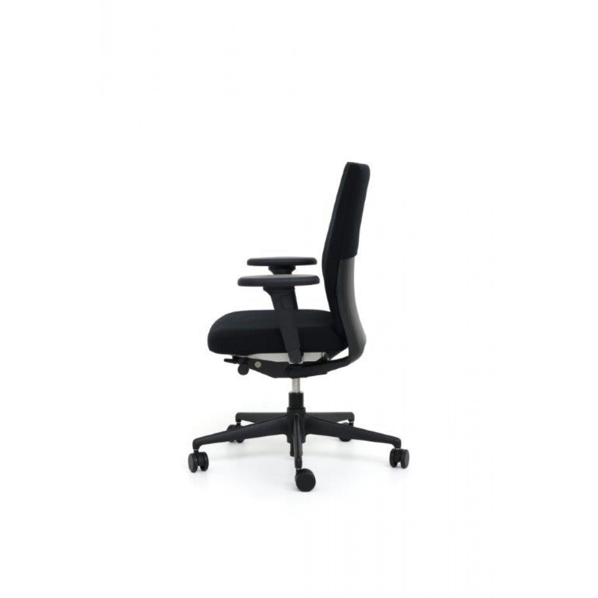 Schwarzer ID Soft Bürostuhl von Vitra, ergonomischer Drehstuhl mit Armlehnen und Rollen.