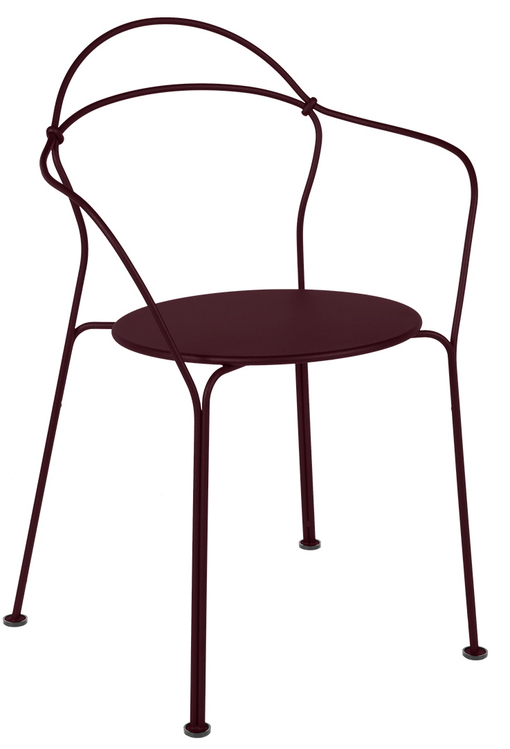 Airloop Bridge Sessel von Fermob für den Außenbereich, bordeauxrot, minimalistisches Design mit filigranem Stahlgestell.
