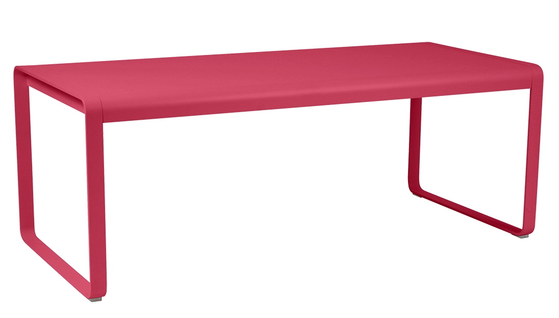 Bellevie Gartentisch von Fermob in Pink: Moderner Outdoor Tisch aus Metall für Garten und Terrasse.