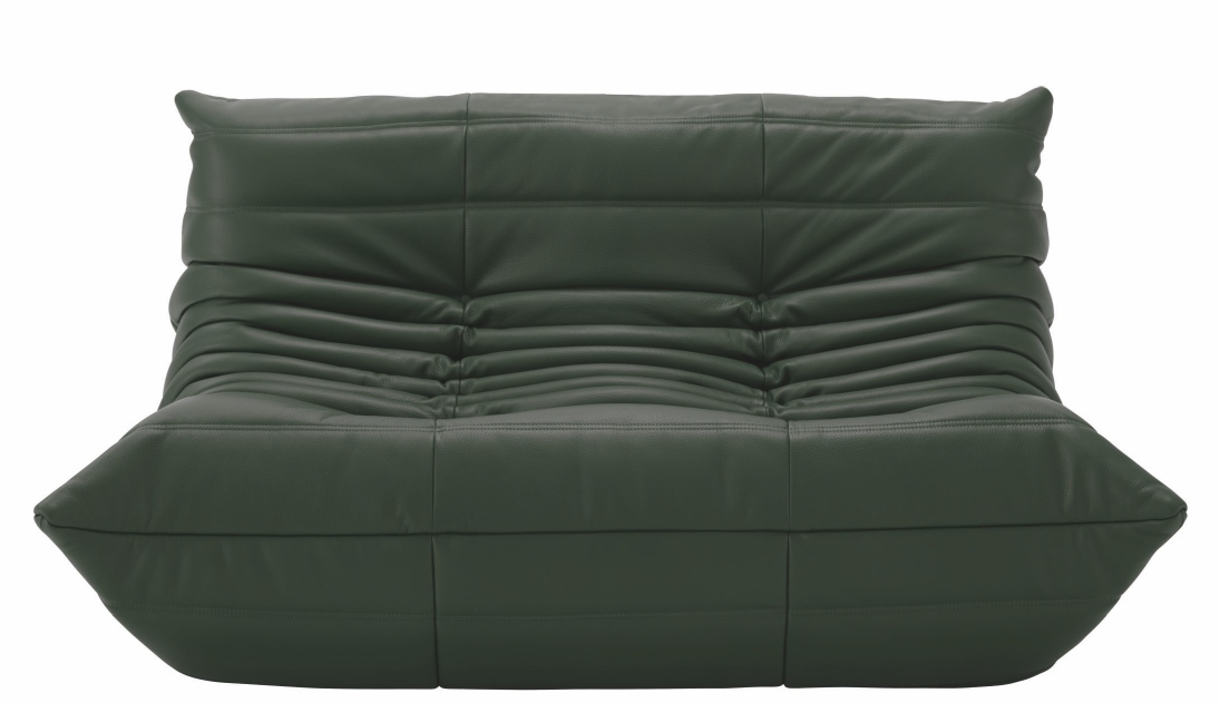Togo 2-Sitzer Sofa von ligne roset in dunkelgrünem Leder, modernes Design für Wohnzimmer.