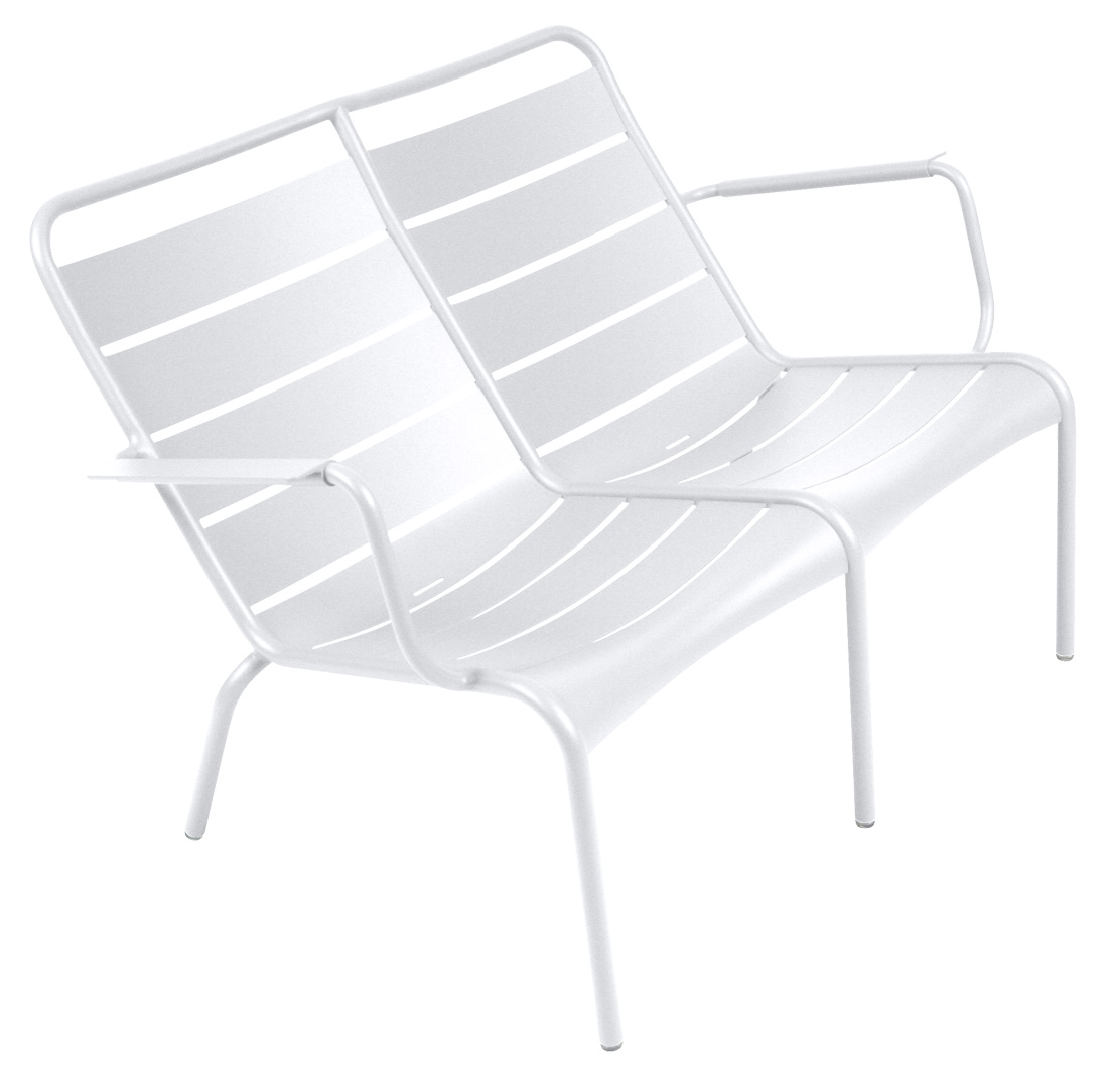 Weißer Luxembourg Duo Outdoor Sessel von Fermob: Moderner, tiefer Gartensessel für zwei Personen.