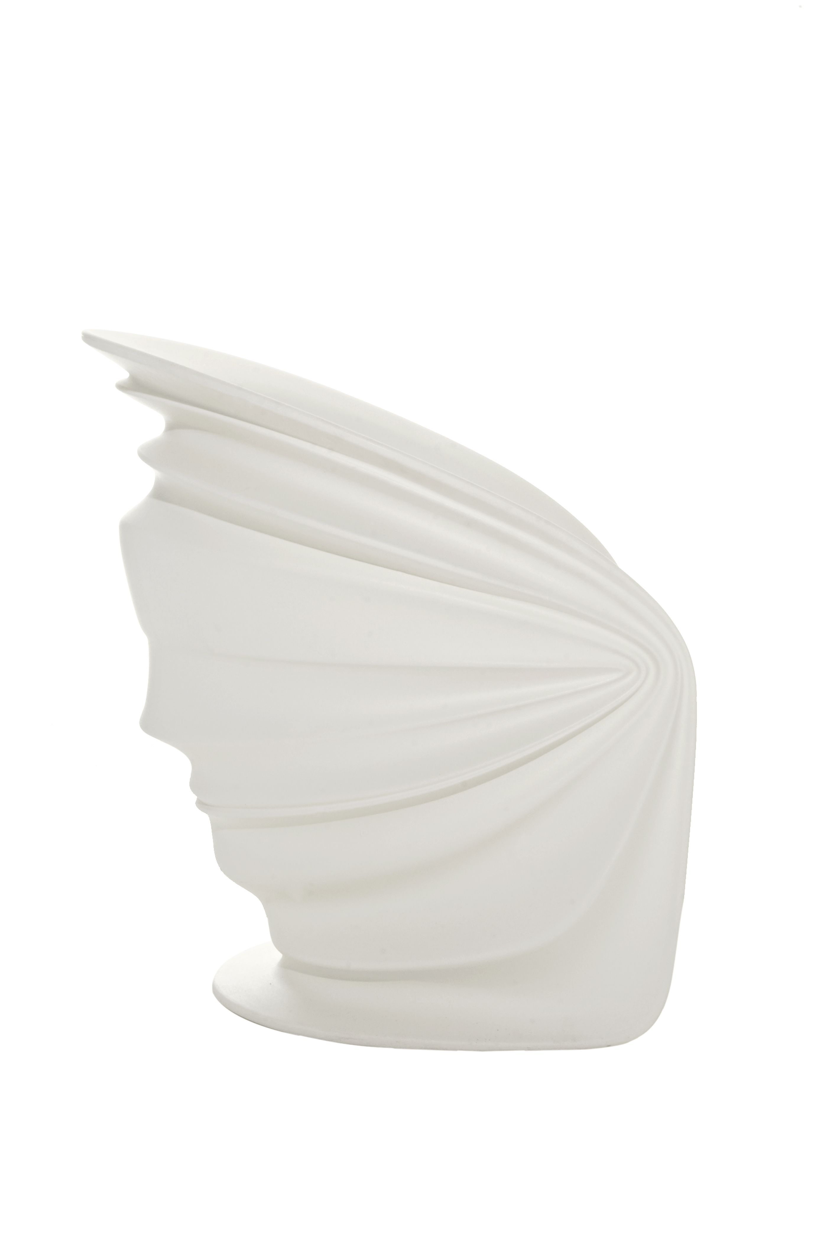 Weißer Driade Modesty Veiled Sessel, Designermöbel mit skulpturalem Design und eleganten Linien.