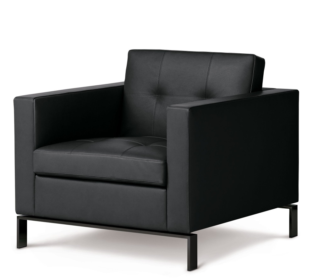 Schwarzer 502 Foster Sessel von Walter Knoll mit Lederbezug und minimalistischem Design auf schlanken Füßen.