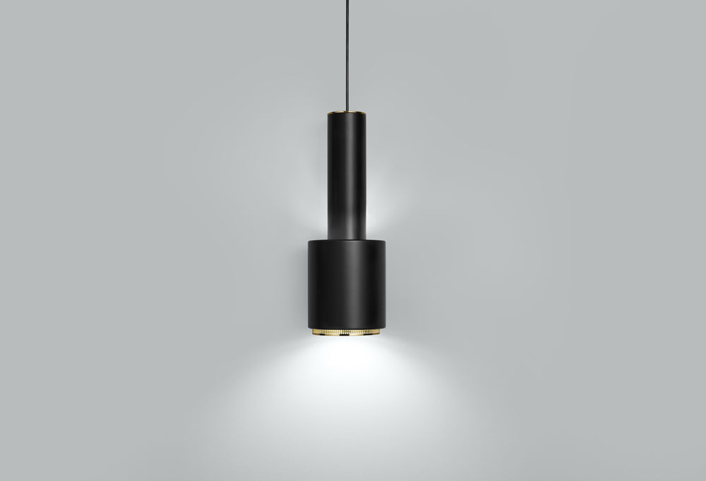 Schwarze A110 Pendelleuchte von Artek im Hand Grenade Design, moderne Hängelampe für Wohnräume.
