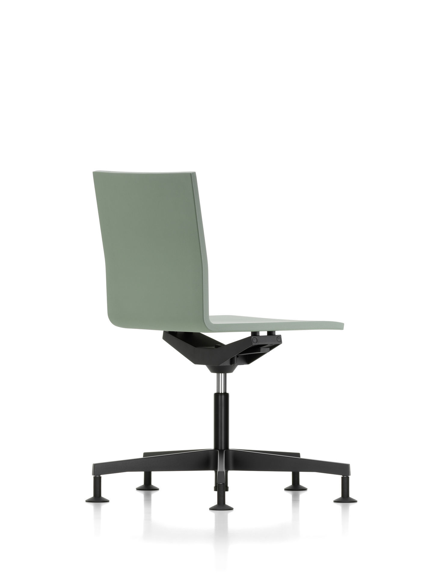 .04 Bürodrehstuhl von Vitra in Salbeigrün, ohne Armlehnen, mit schwarzem Fußkreuz.