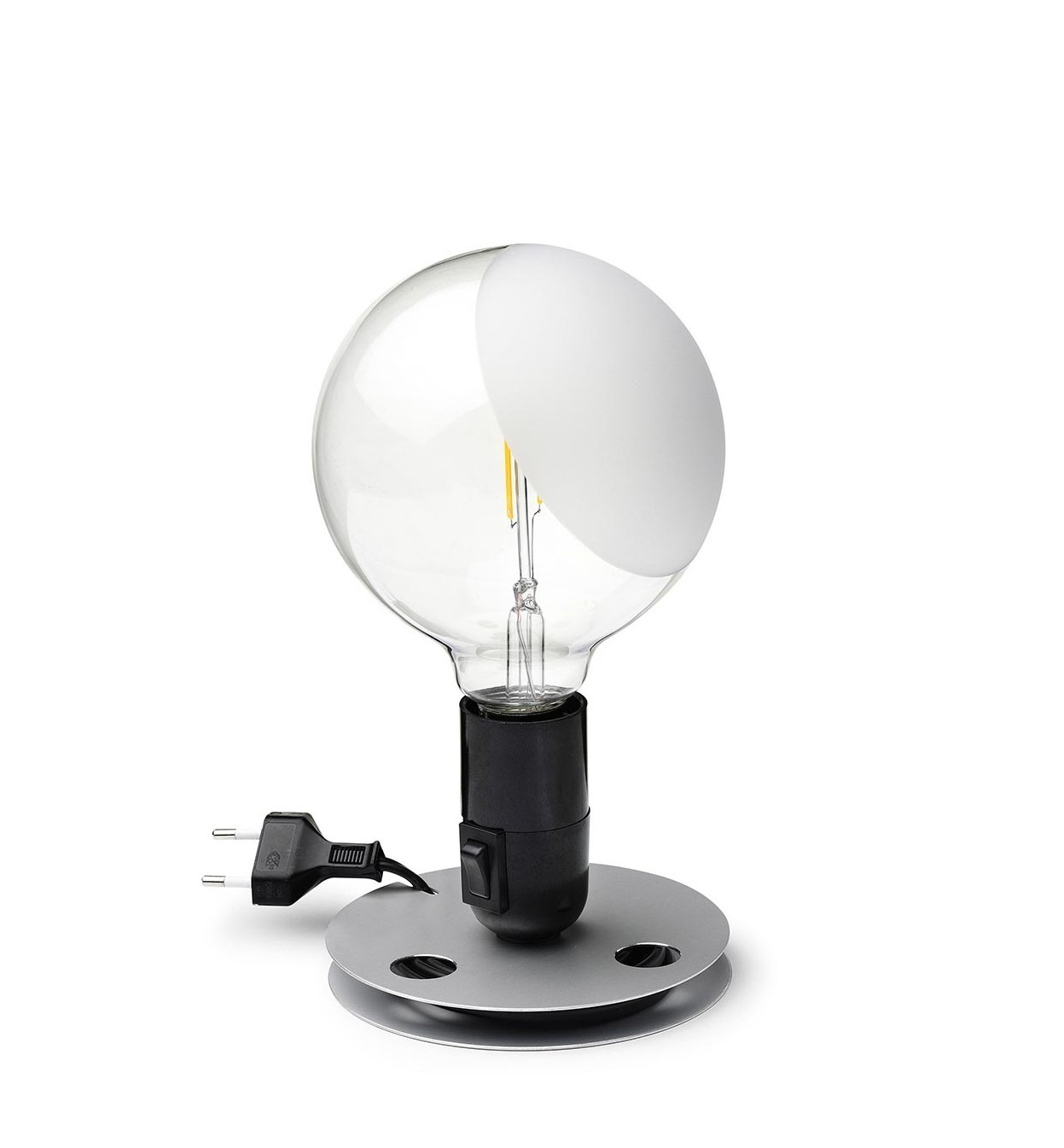 Lampadina Tischleuchte von Flos: Moderne Tischlampe mit großer Glühbirne und silbernem Fuß.