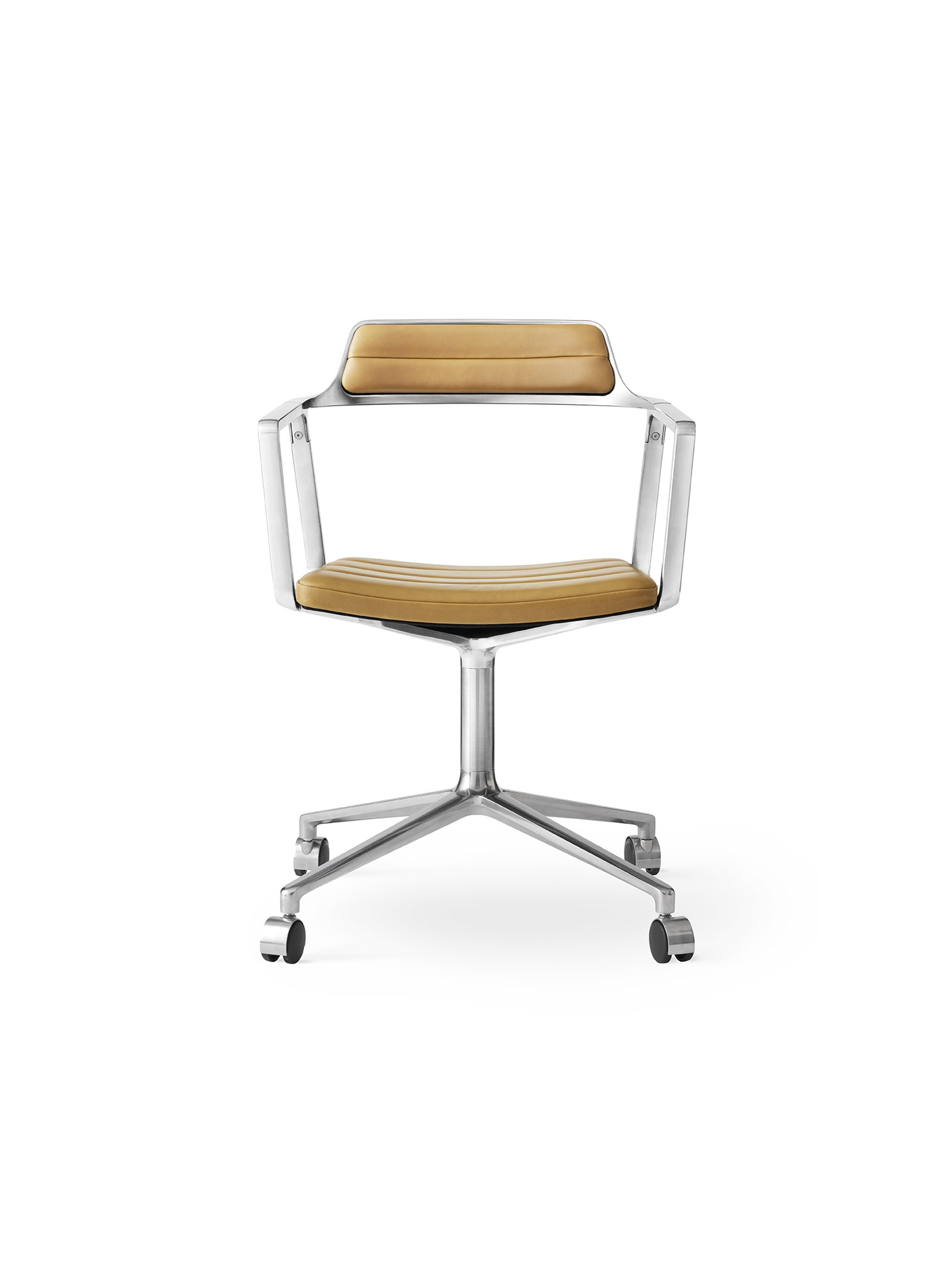 Vipp452 Bürostuhl mit Armlehnen und Rollen, sandfarbenes Leder, modernes Design für Büro und Homeoffice.