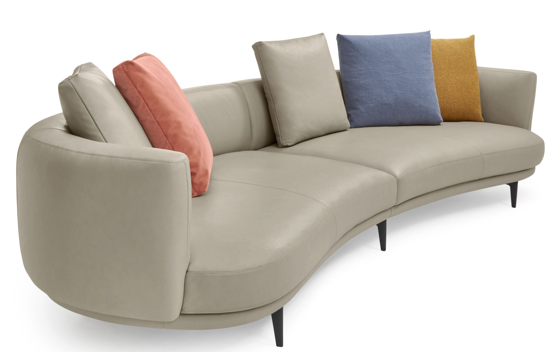 Marru Sofa von Walter Knoll, konfigurierbares Ledersofa in Beige mit farbigen Kissen.
