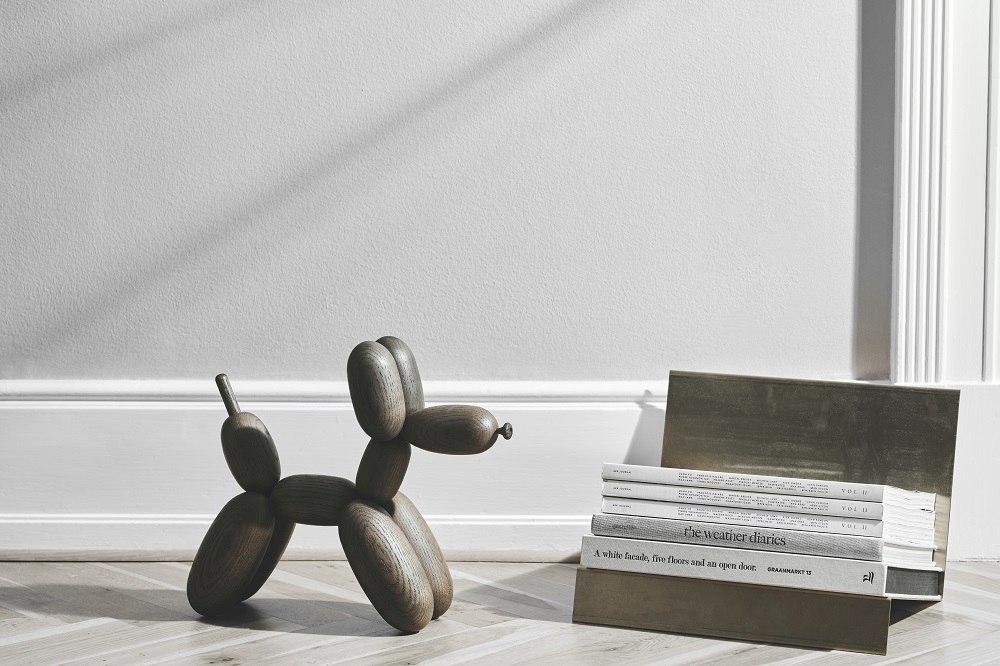 Ballon d’Og Holzfigur Hund, geräucherte Eiche, Boyhood Design, Deko-Objekt, Holzspielzeug, Einzelstück.