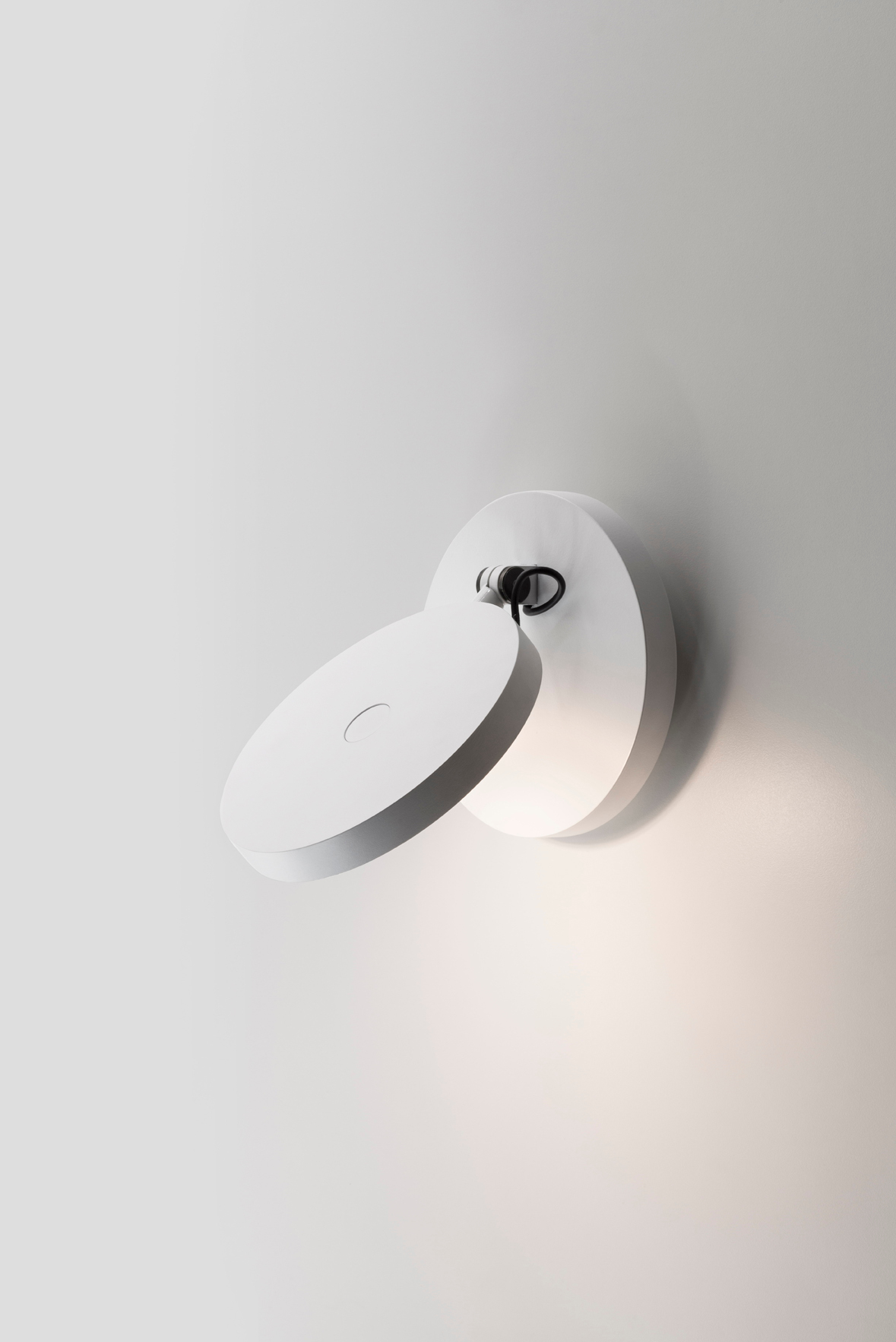 Demetra Faretto Wandleuchte in Anthrazitgrau von Artemide: Moderne LED-Wandlampe für stilvolle Beleuchtung.