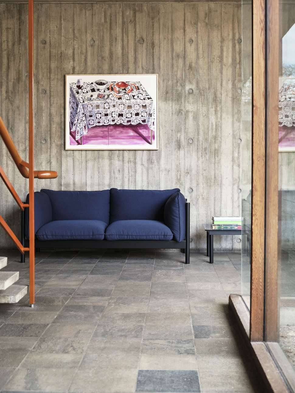 Kofi Couchtisch von Hay, 80x80 cm, Walnuss mit Klarglasplatte, quadratisch, modernes Design.