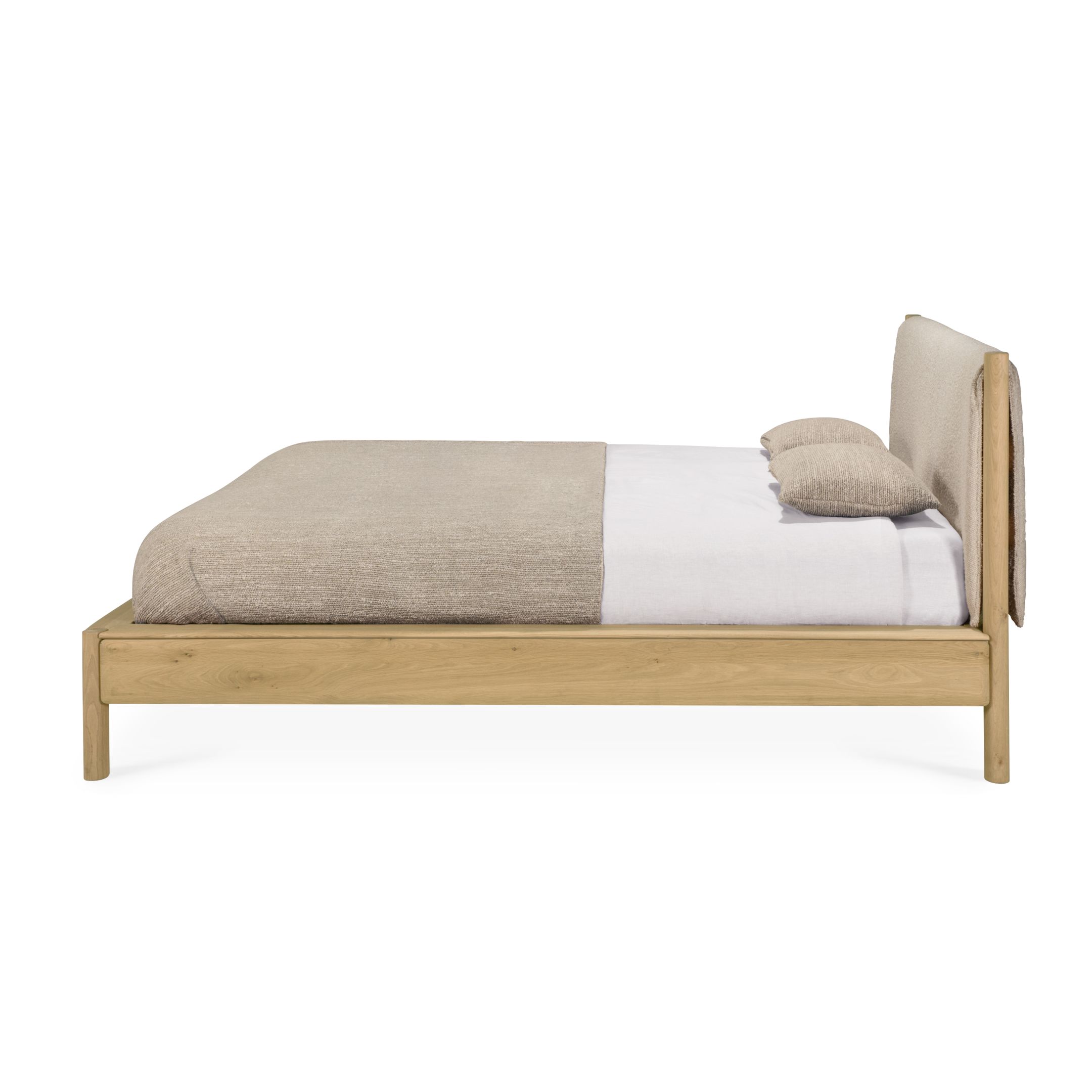 PI-bed met hoofdeinde + bekleding van Ethnicraft