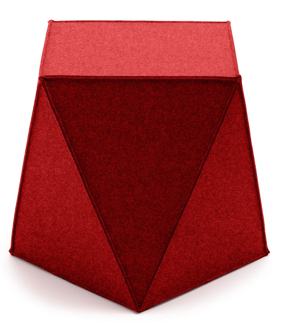 Roter Brilli Sitzhocker von HEY-SIGN by BWF Group, moderner Filzhocker in geometrischem Design.