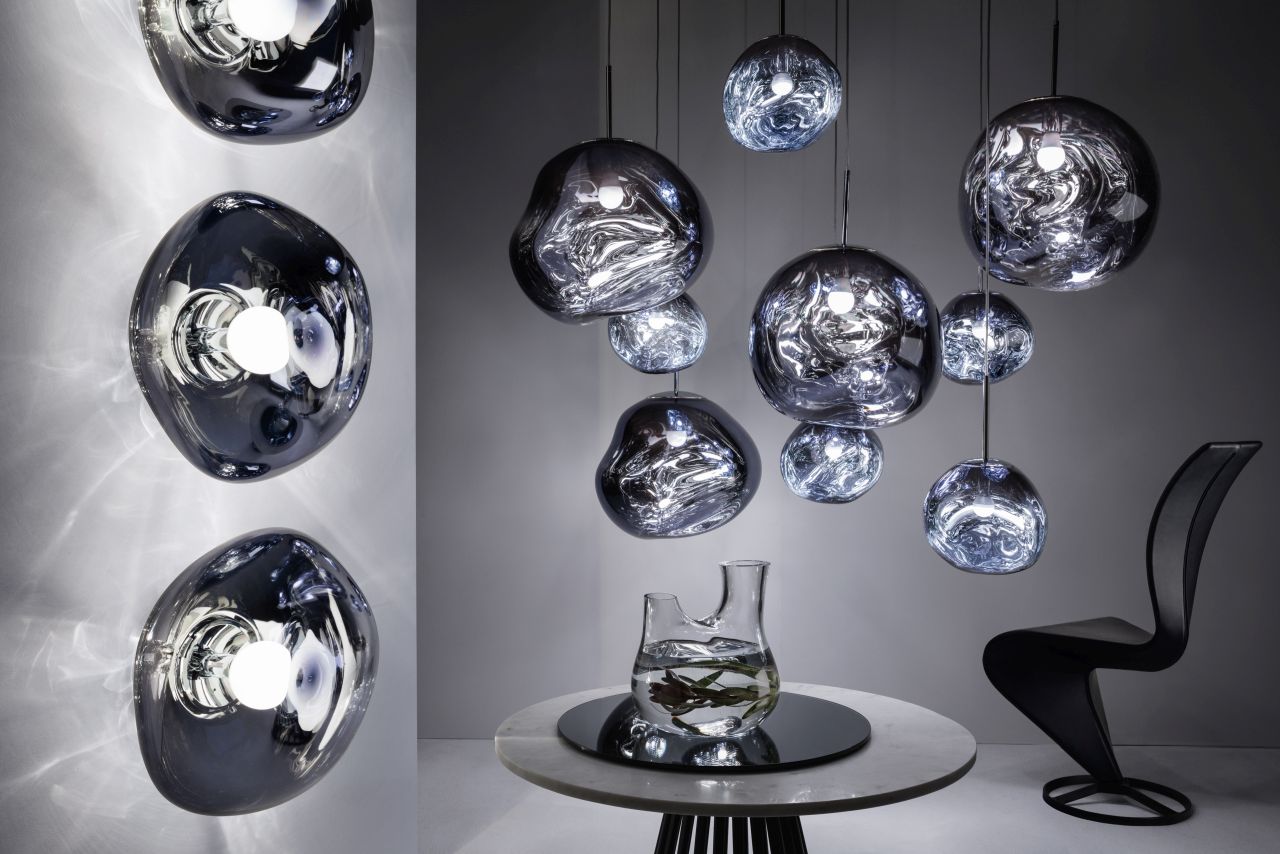 Nahaufnahme der Tom Dixon Melt Surface LED-Wandleuchte in Smoke, modernes Design.