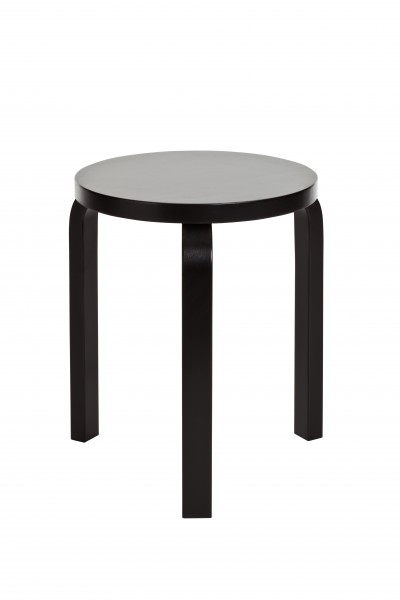 Schwarzer Artek Hocker 60 mit runder Sitzfläche und drei Beinen, skandinavisches Design für Wohnzimmer und Küche.