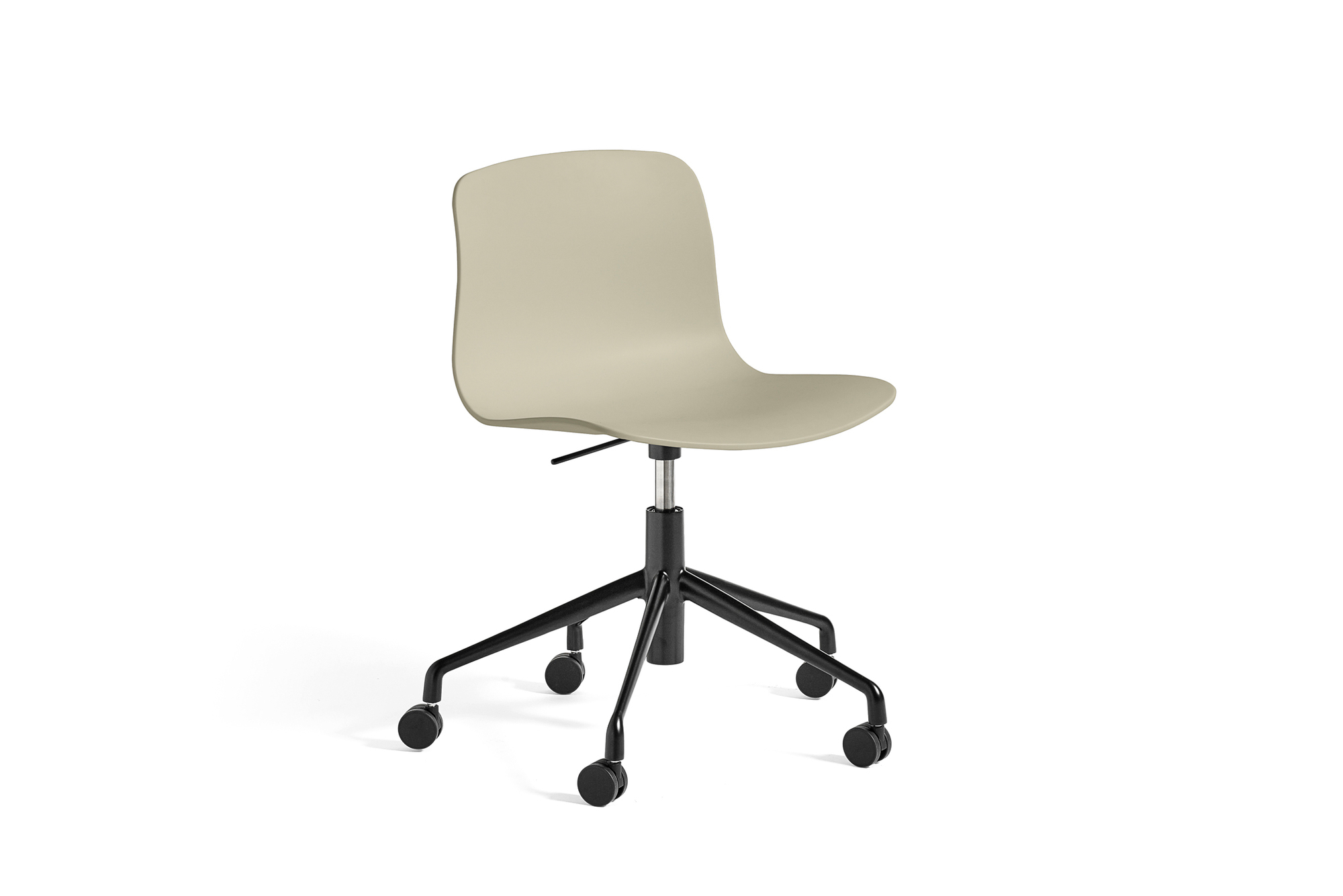 Beiger Hay About a Chair AAC 50 Drehstuhl mit schwarzem Fußkreuz und Rollen.