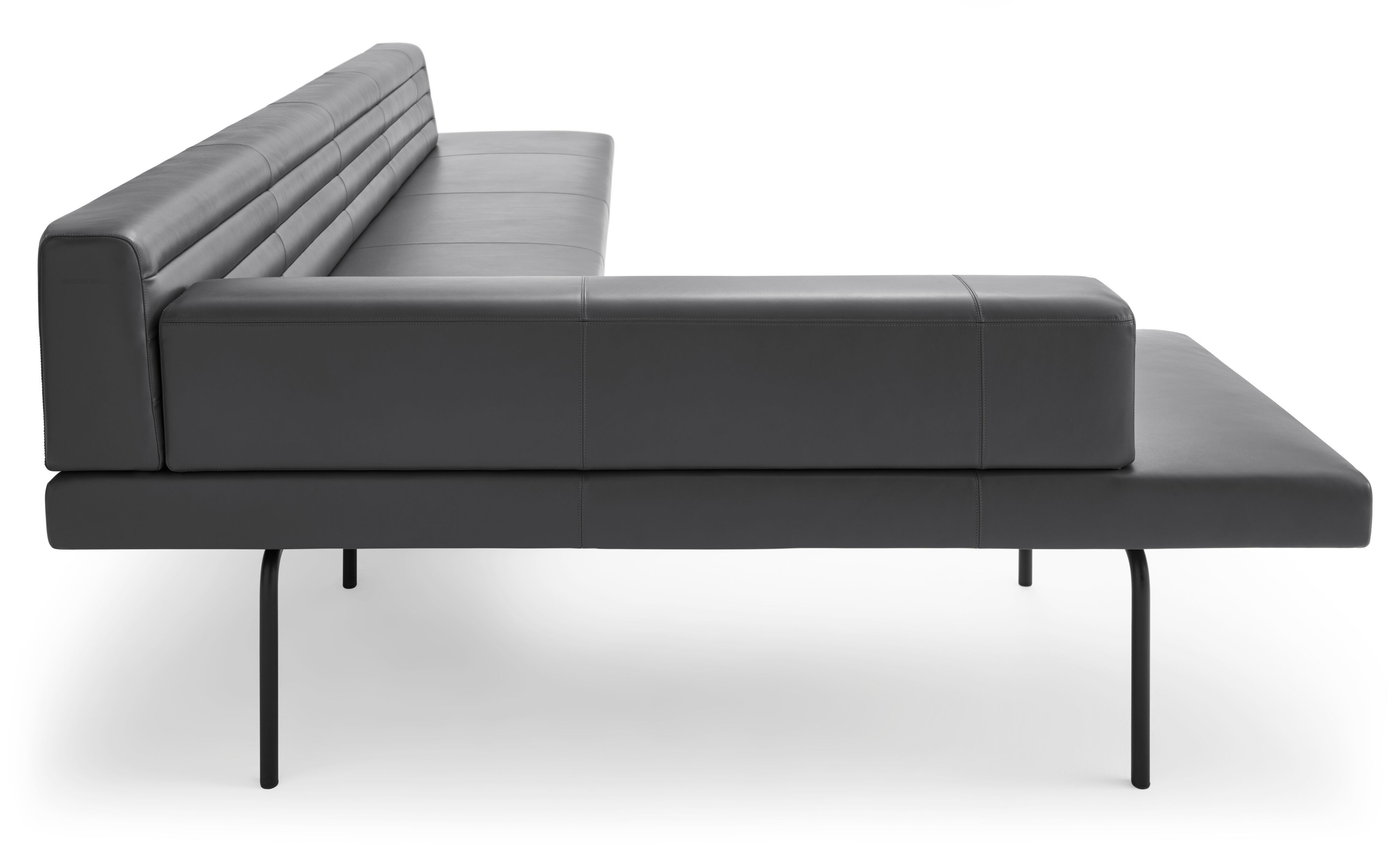 Ison Eckbank freistehend von Walter Knoll, graues Ledersofa mit minimalistischem Design und schwarzen Metallfüßen.