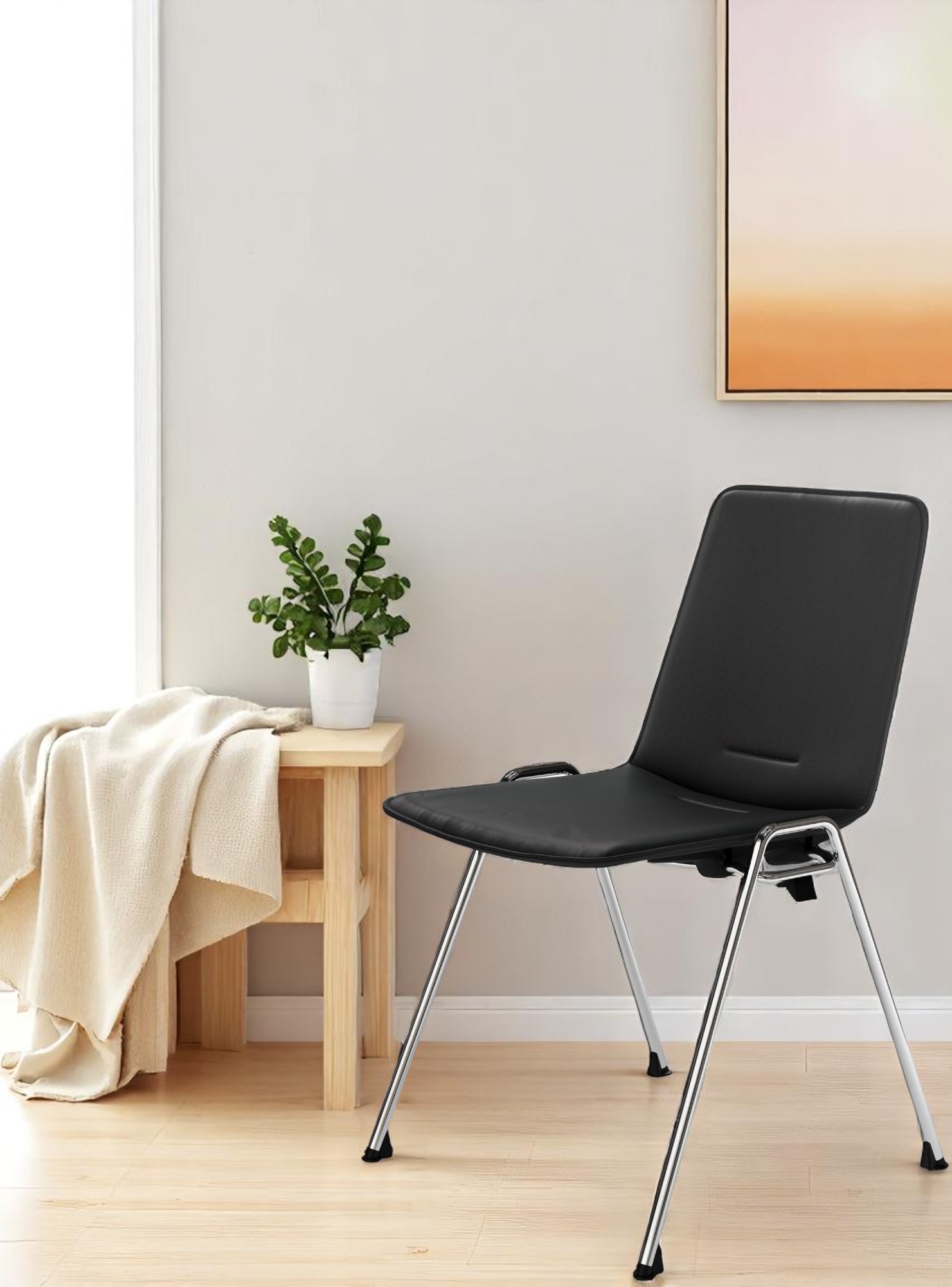 Schwarzer Walter Knoll Yunity Chair Stuhl mit Chromgestell vor hellem Hintergrund, minimalistisches Design für Büro und Wohnraum.